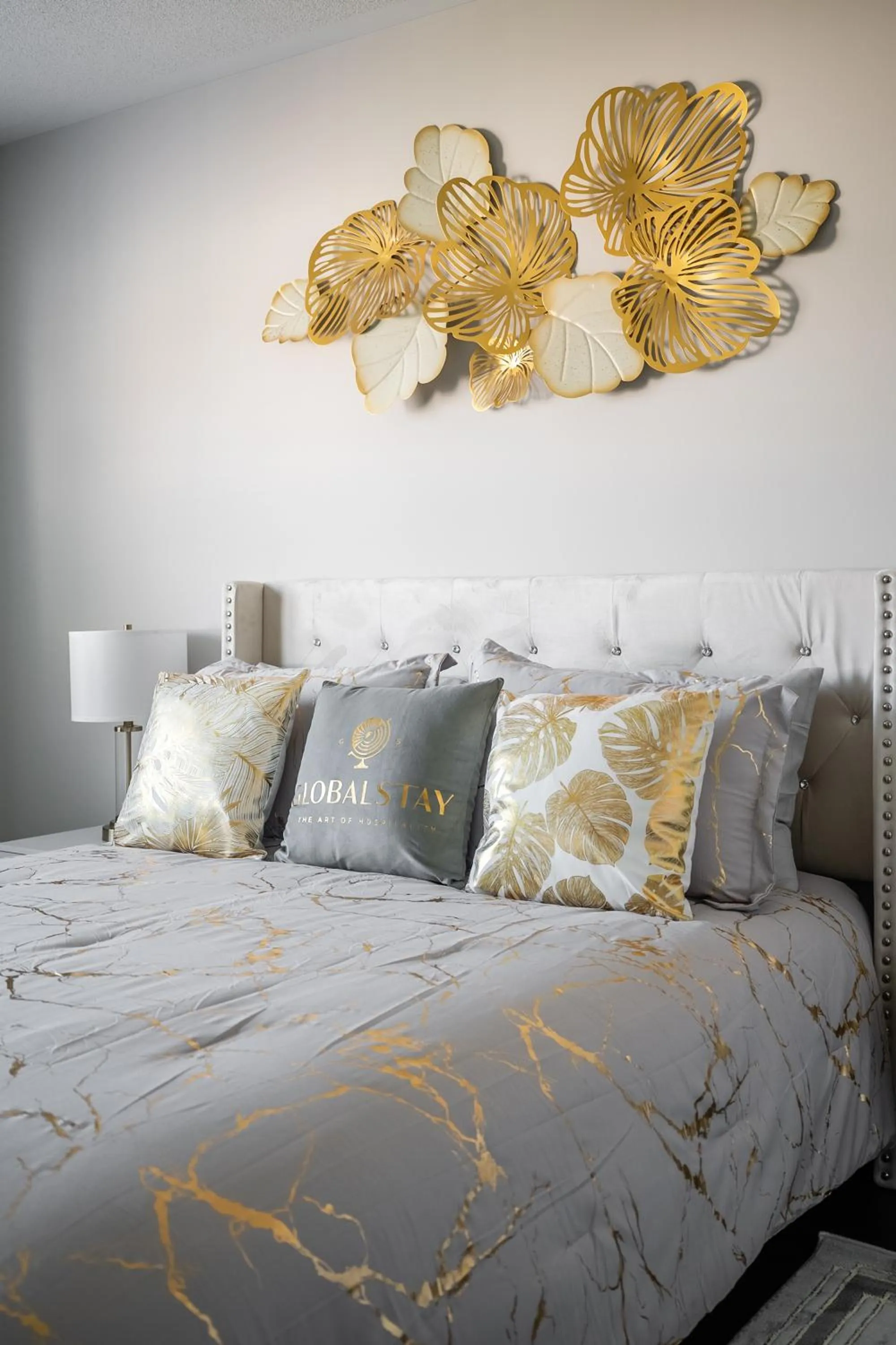 Bed in GLOBALSTAY Modern 3 Bedroom House in Brampton