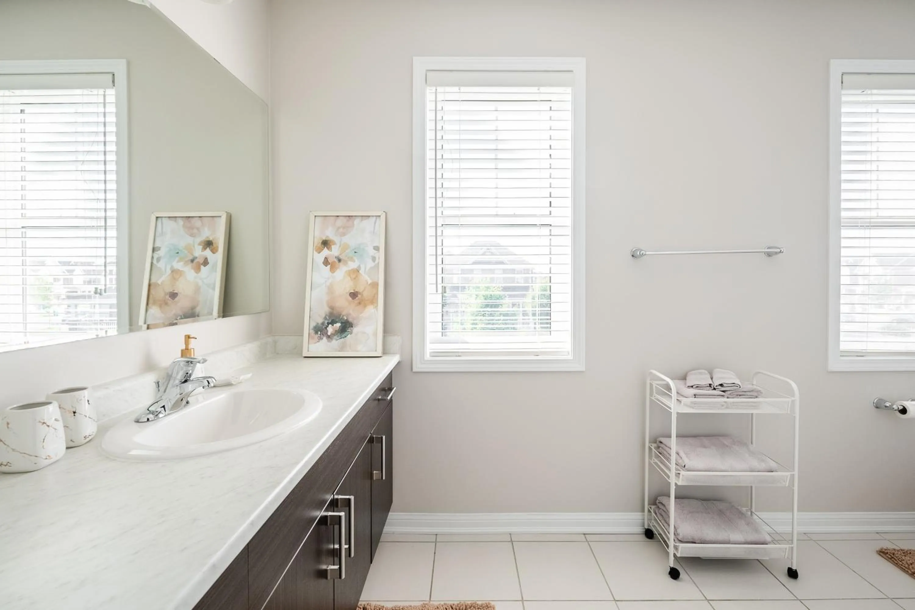 Bathroom in GLOBALSTAY Modern 3 Bedroom House in Brampton