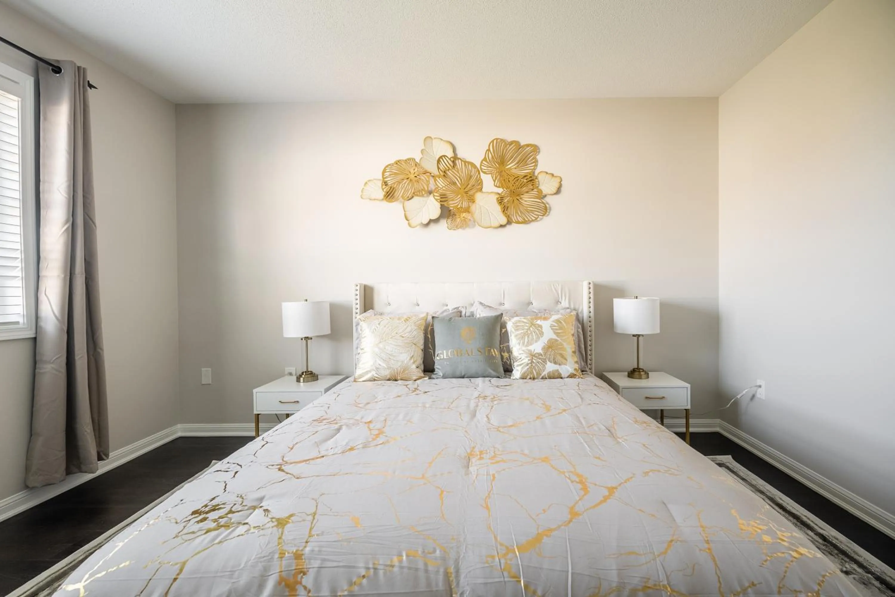 Bed in GLOBALSTAY Modern 3 Bedroom House in Brampton