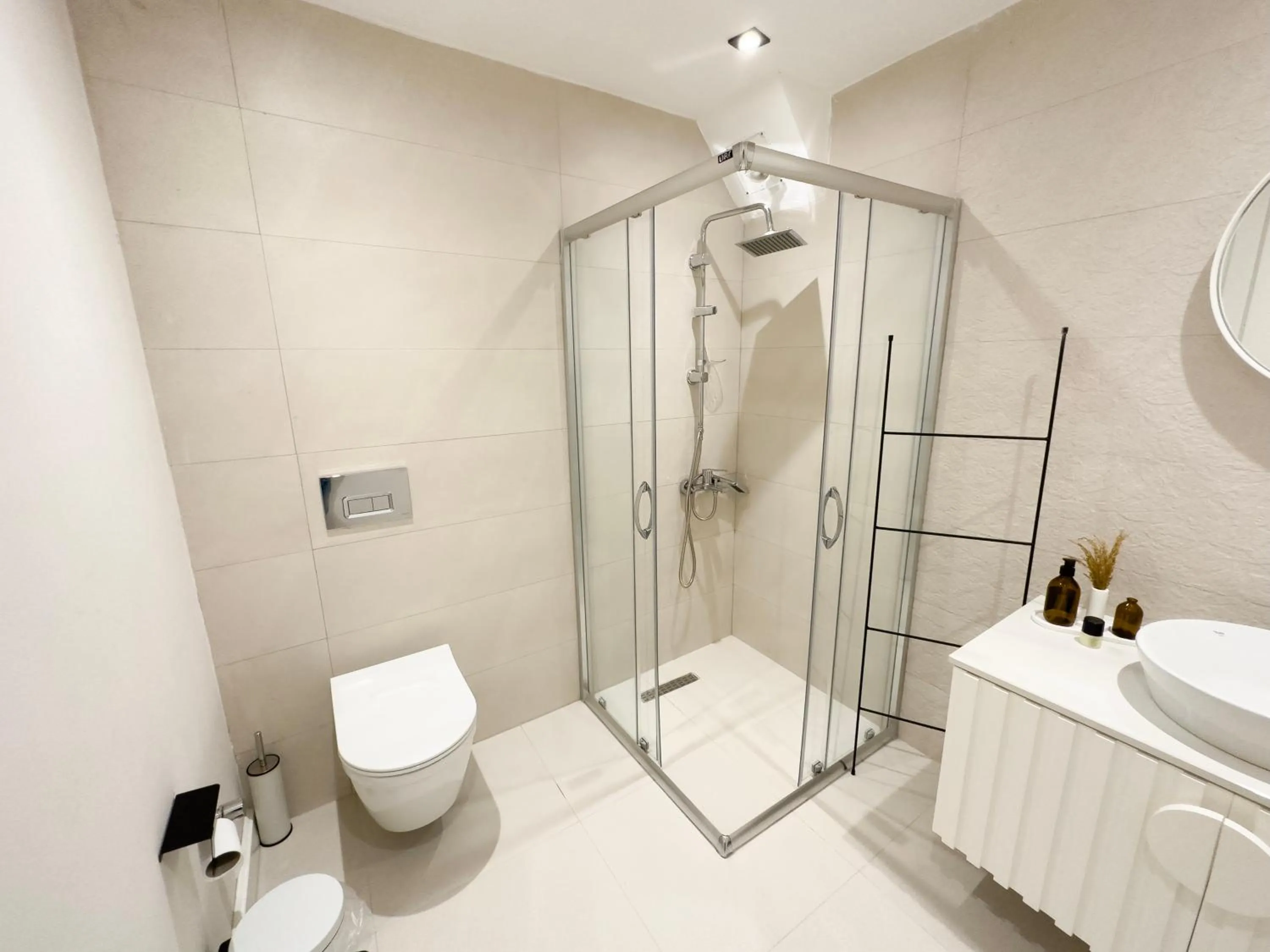 Shower in Mehmetbey Çaka