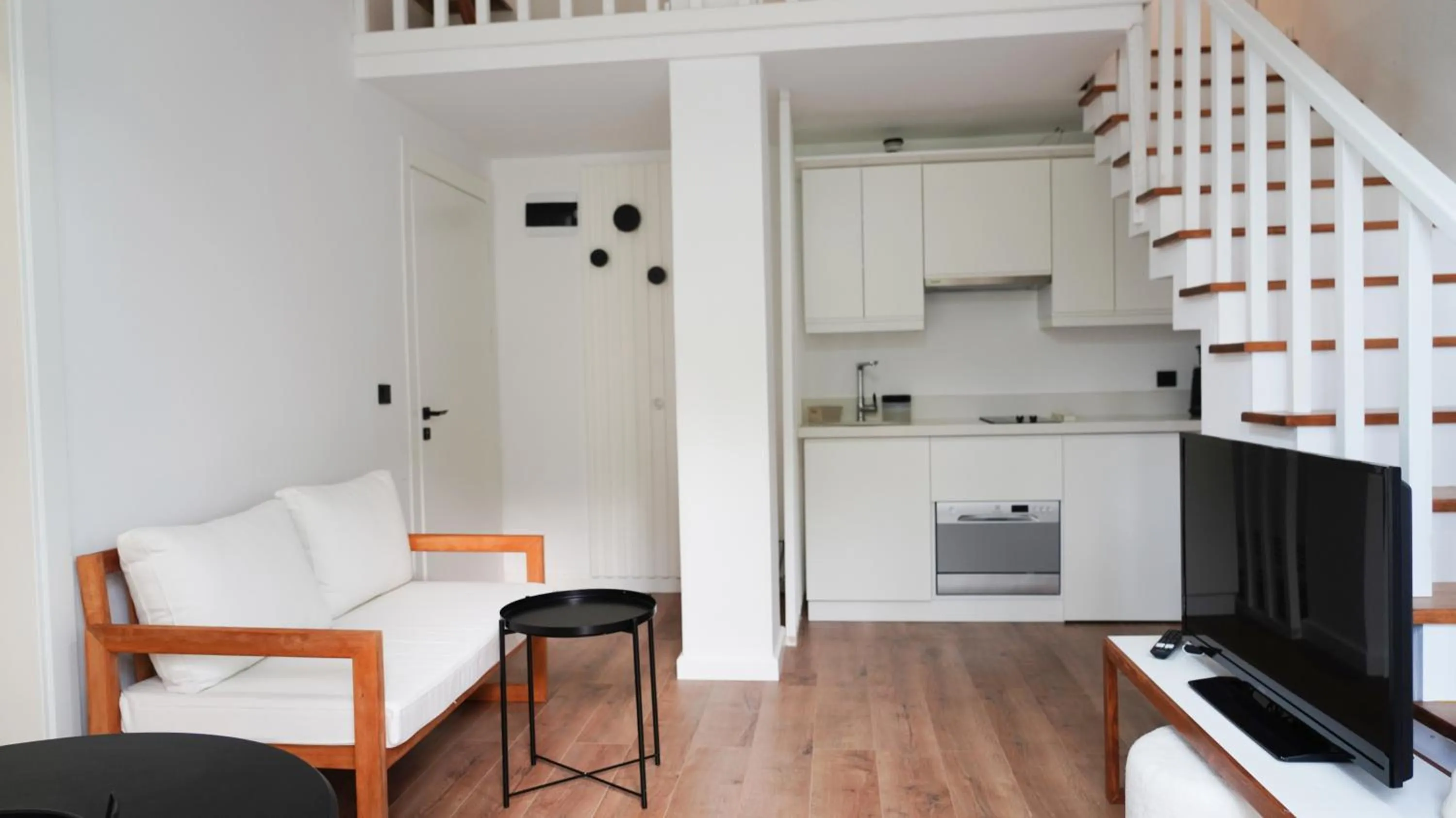 TV and multimedia in Mehmetbey Çaka