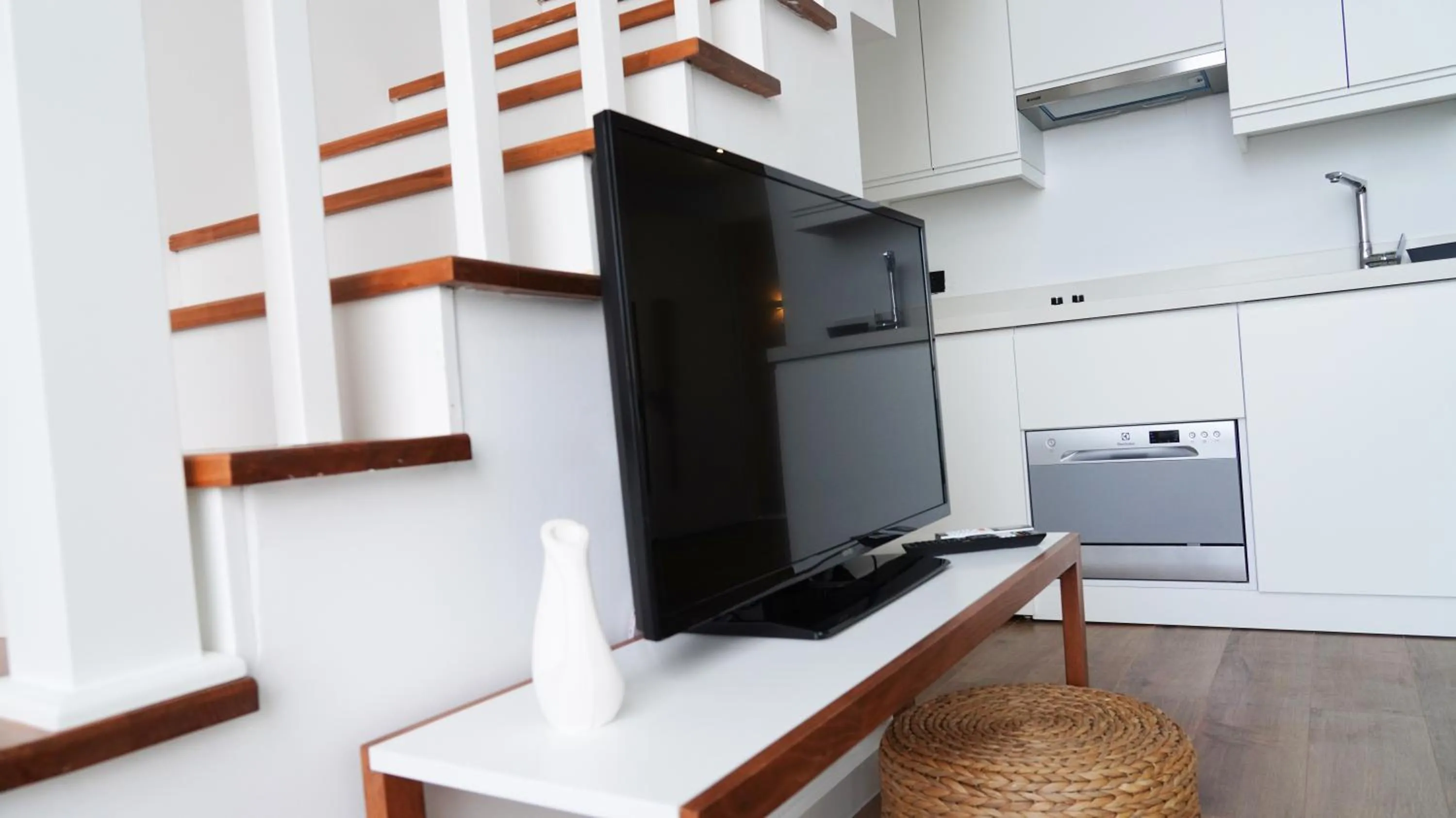 TV and multimedia in Mehmetbey Çaka