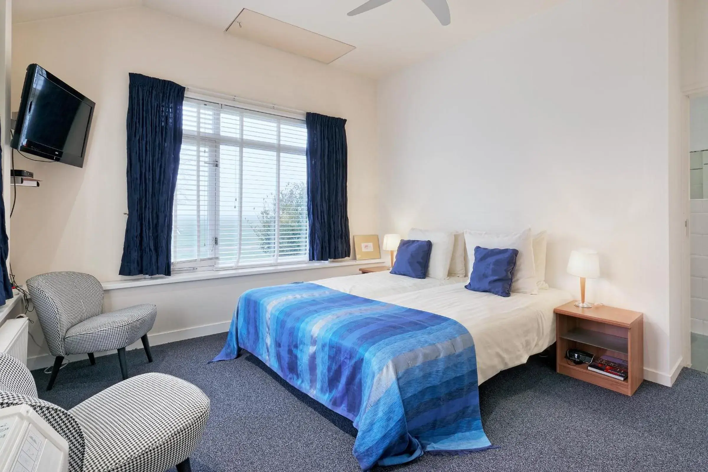 Double Room in The Waverly House Double Room in The Waverly House