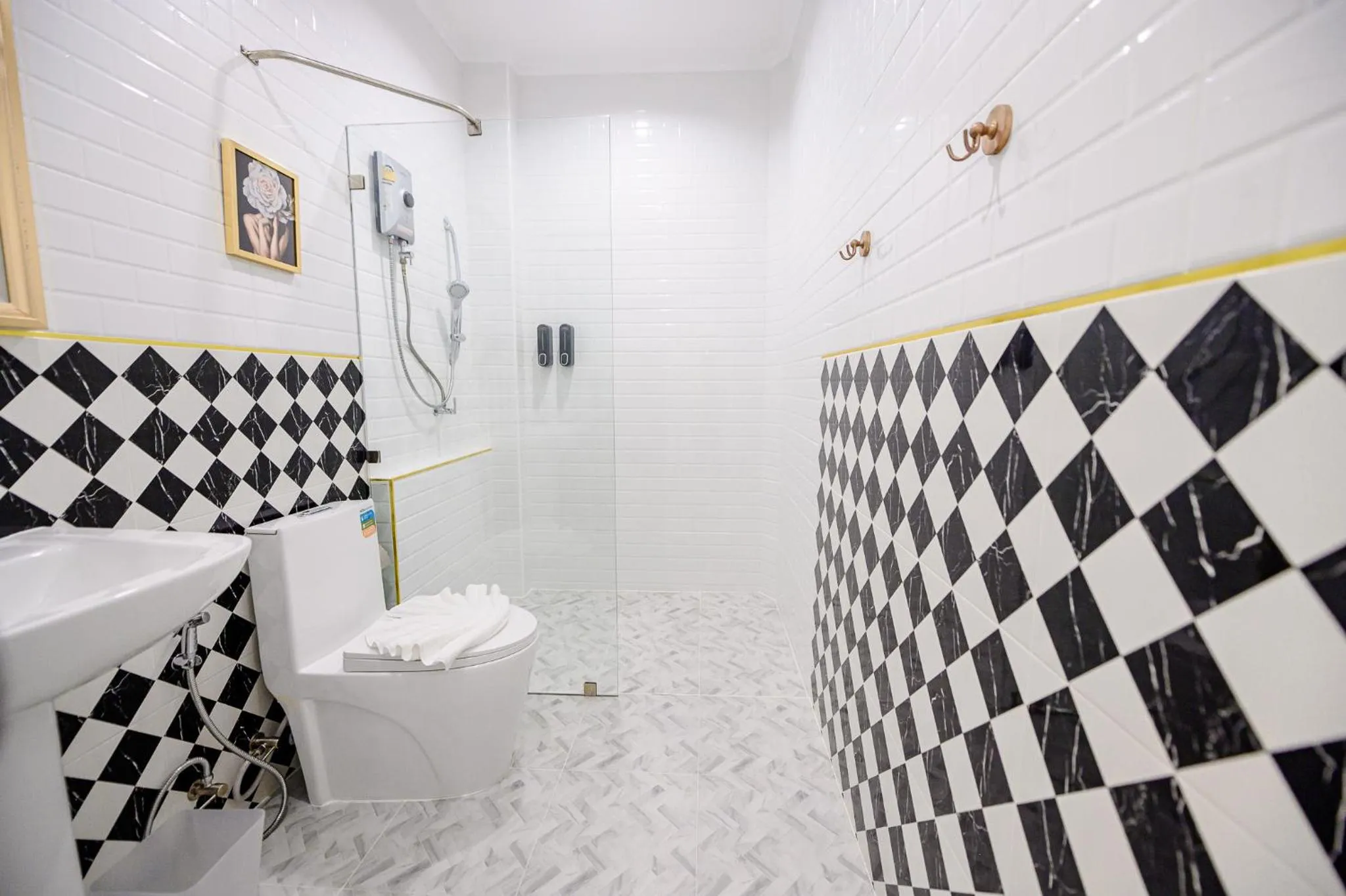 Bathroom in Marble Arch De Loei Hotel