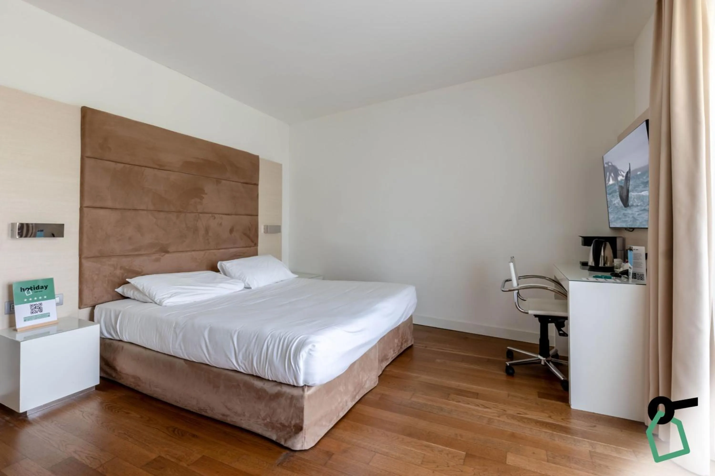 Bedroom, Bed in HOTIDAY Room Collection - Pisa