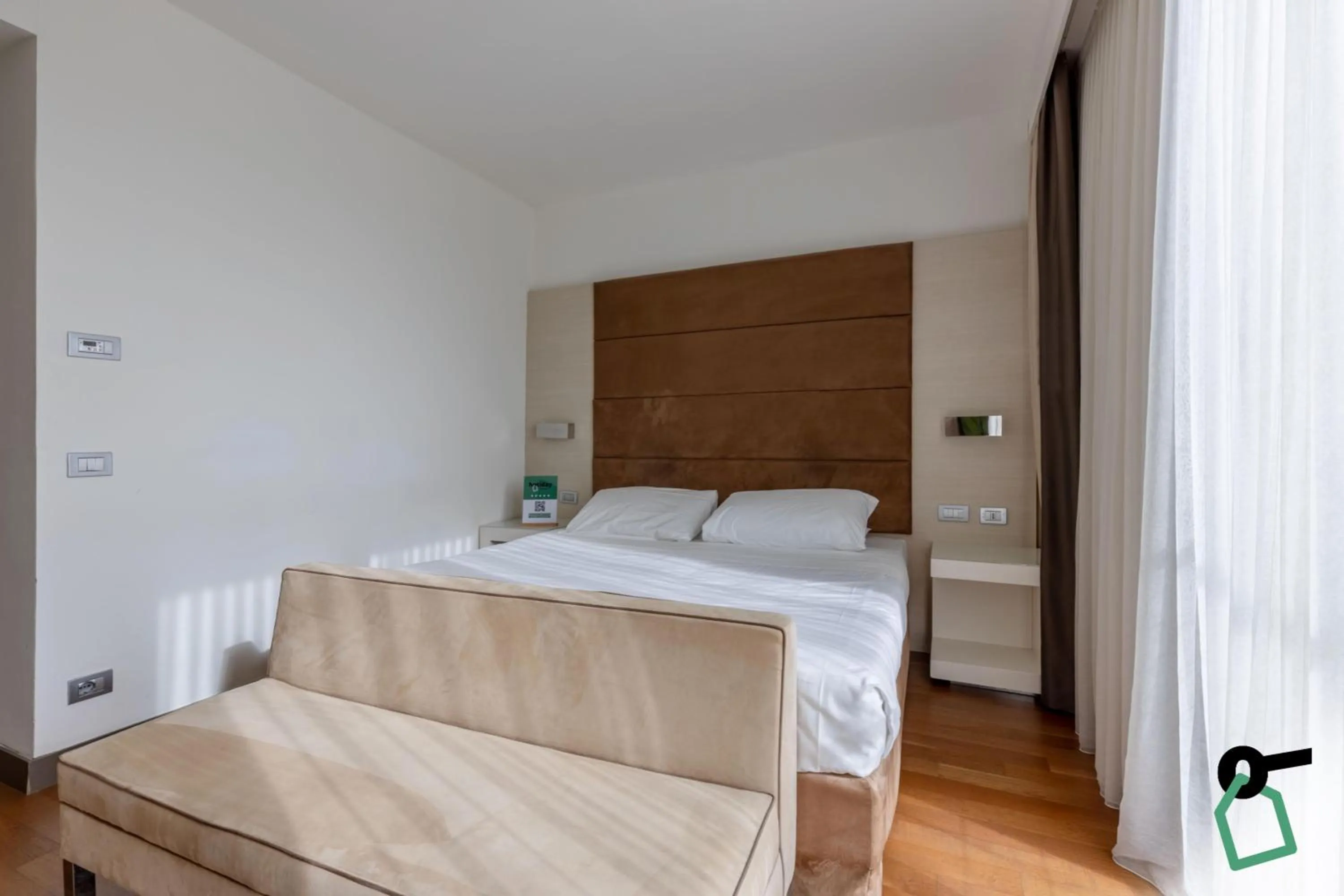 Bedroom, Bed in HOTIDAY Room Collection - Pisa