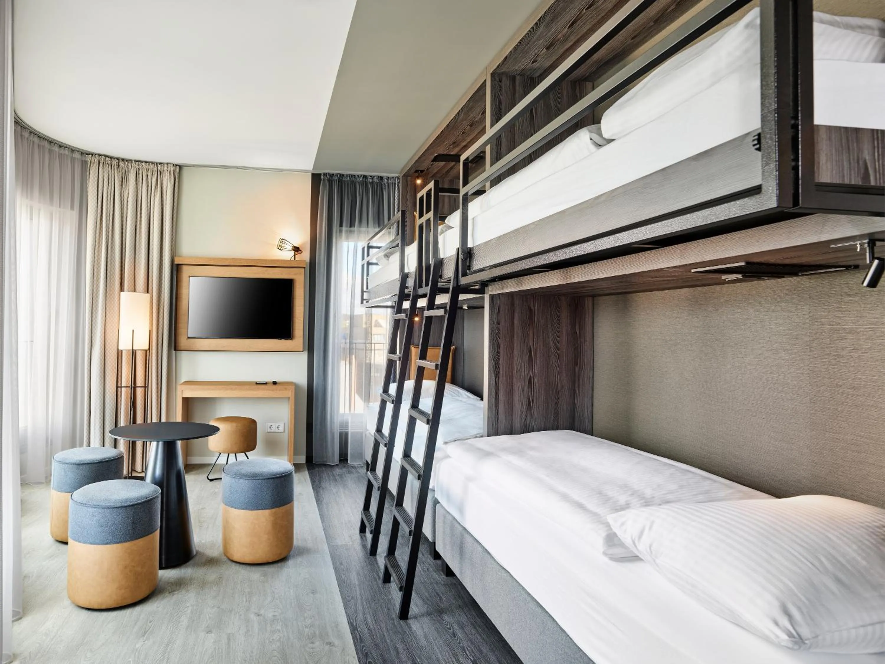 TV and multimedia, Bed in H2 Hotel Saarbrücken