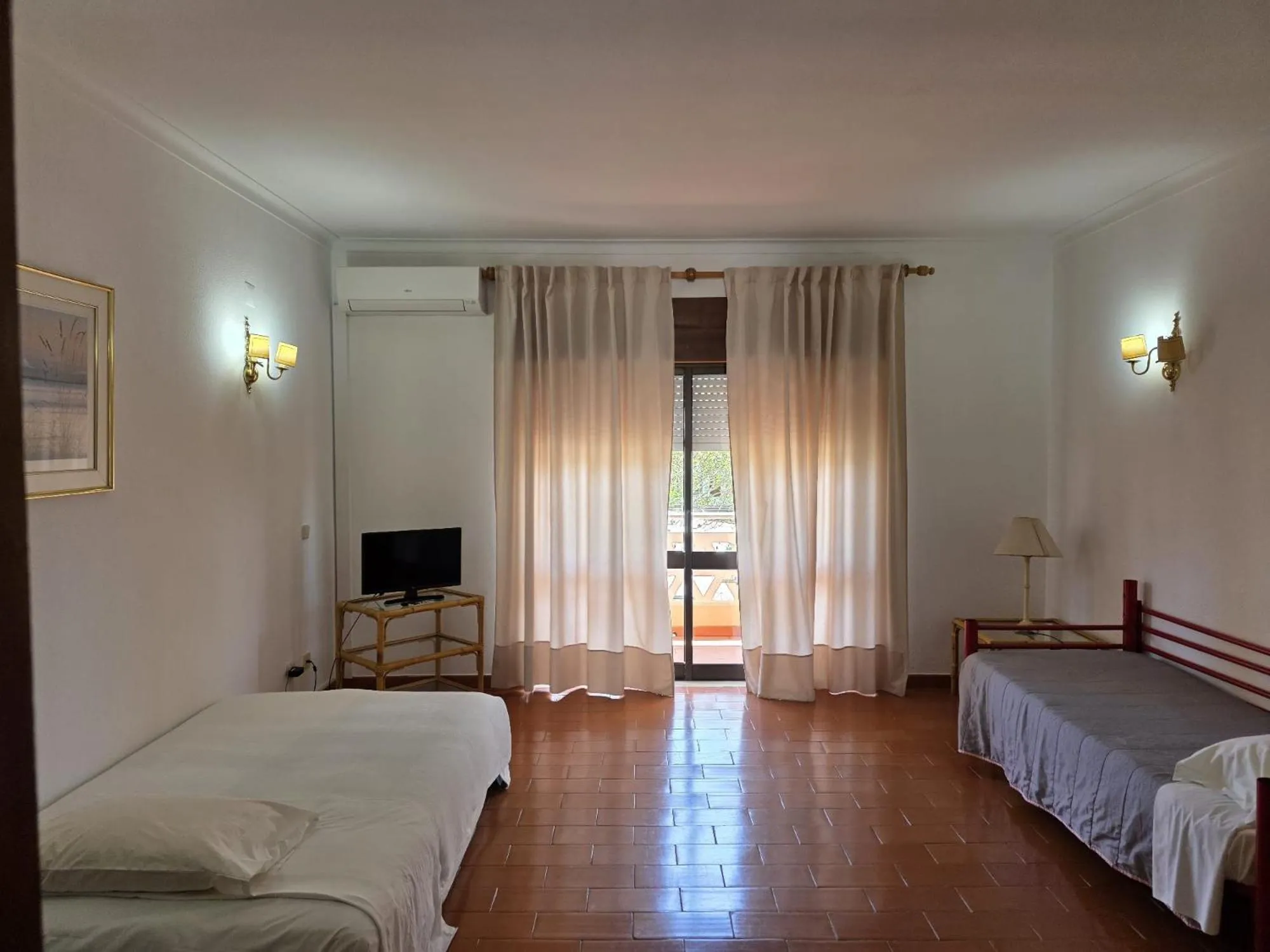 Communal lounge/ TV room, Bed in Apartamentos Mar-Sol Villas