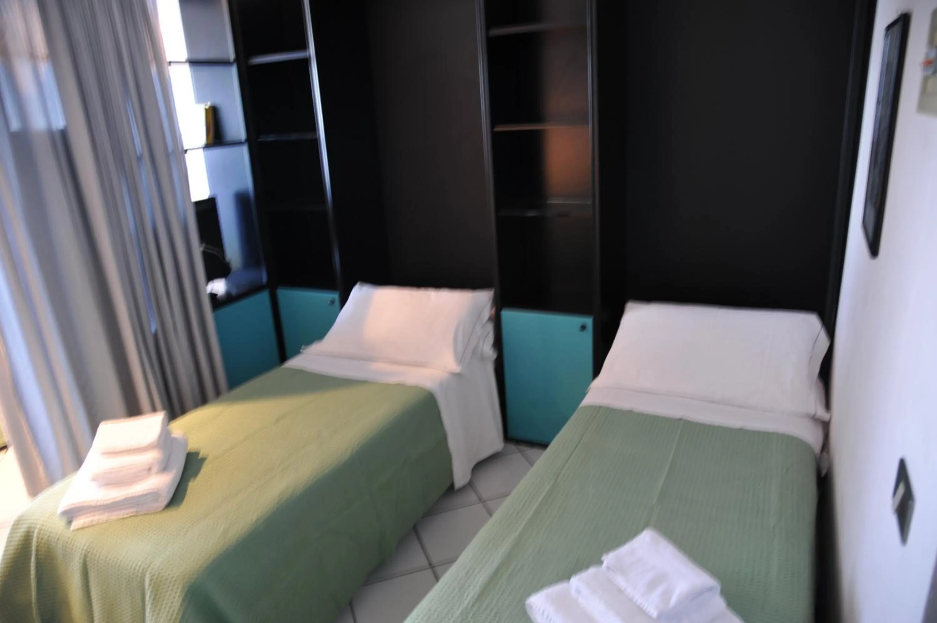 Photo of the whole room, Bed in Residence le Dune