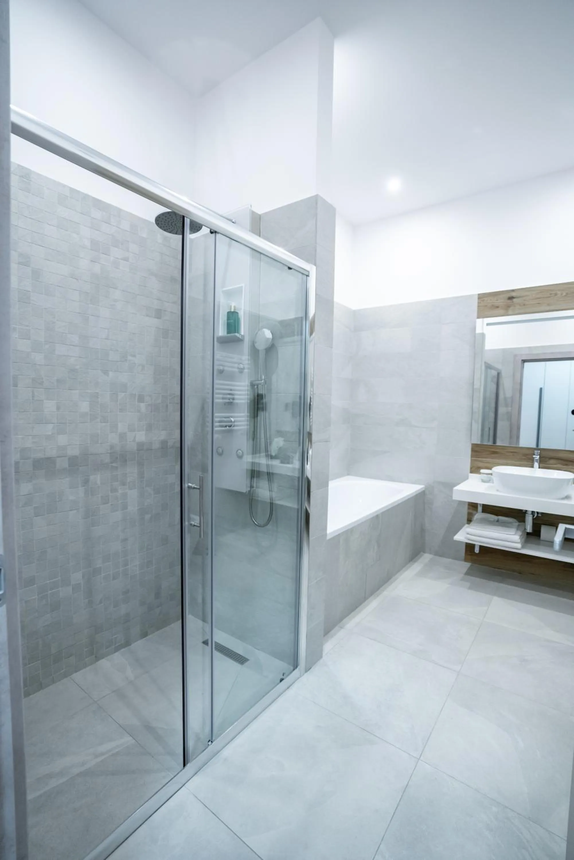 Shower in NOVOS ApartHotel