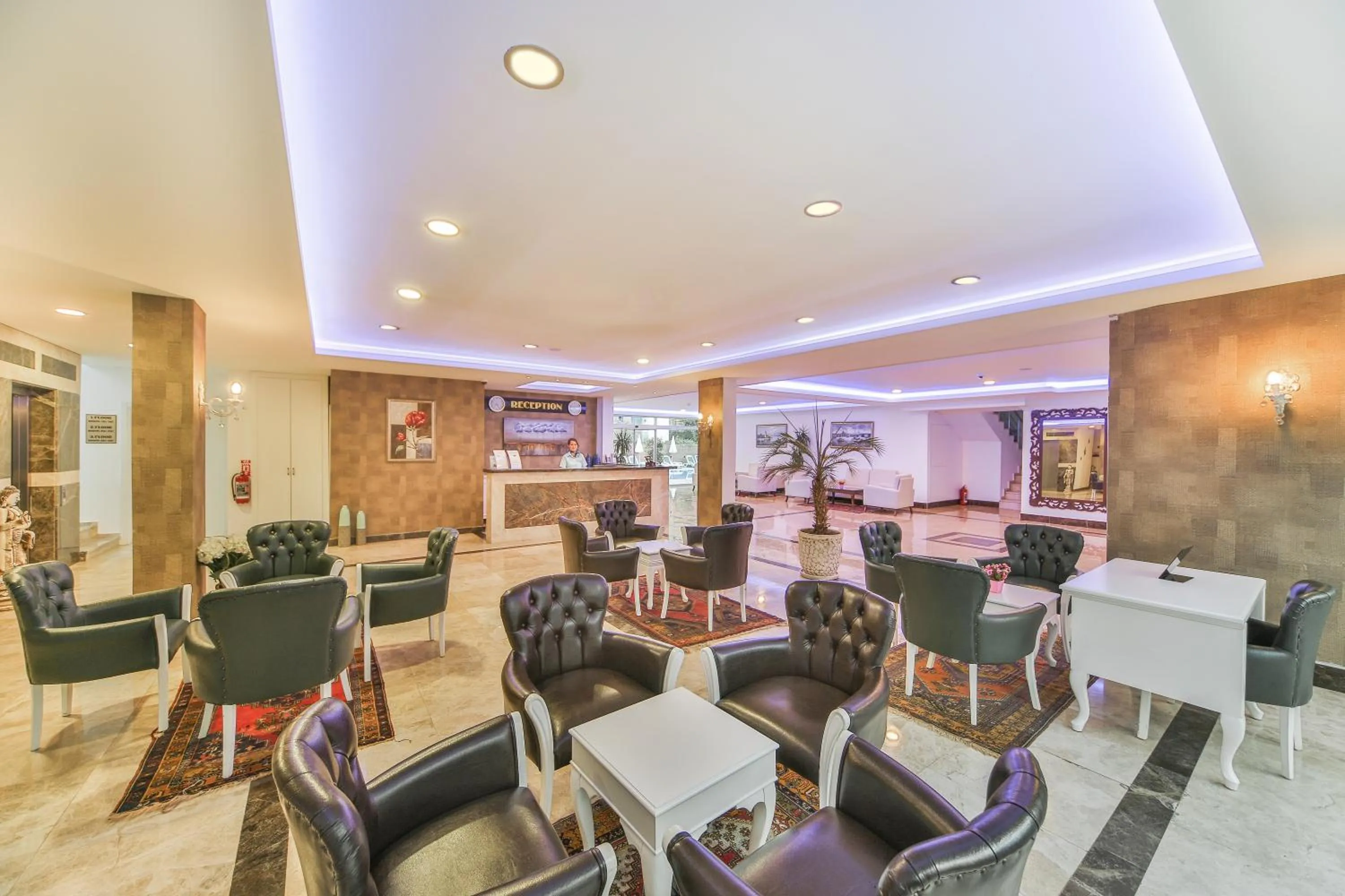 Communal lounge/ TV room in Kleopatra Atlas Hotel - Adults Only