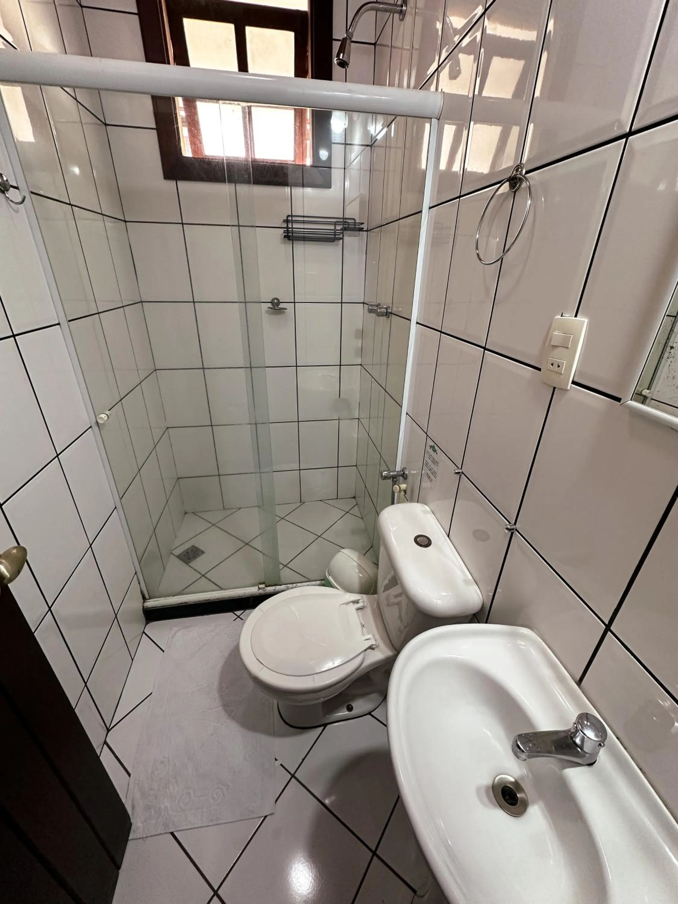 Toilet in Pousada Paraíso Ilha Grande