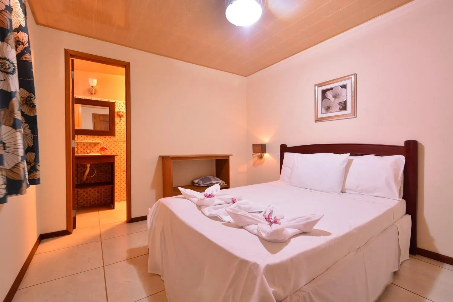 Photo of the whole room, Bed in Pousada Jurará e Vila Jurará