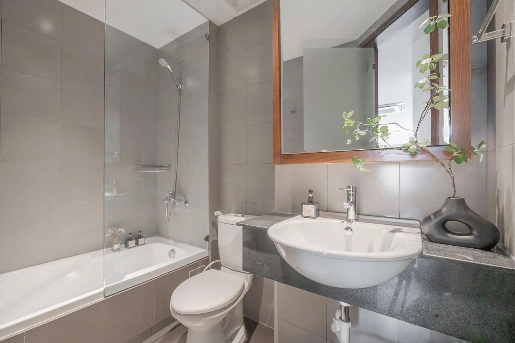 Shower in Express by M Village Thạch Thị Thanh