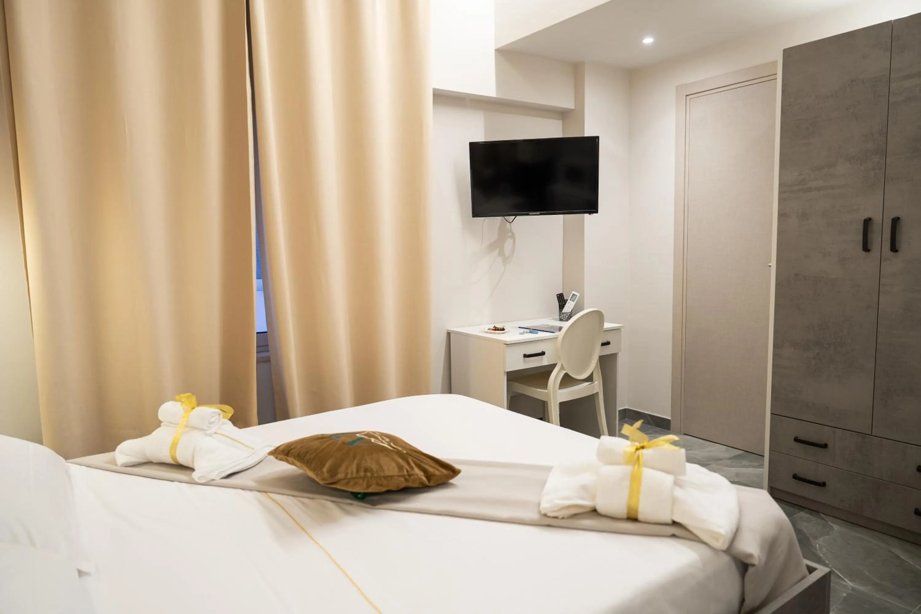 Photo of the whole room, Bed in Napolitano Rooms - Central Station