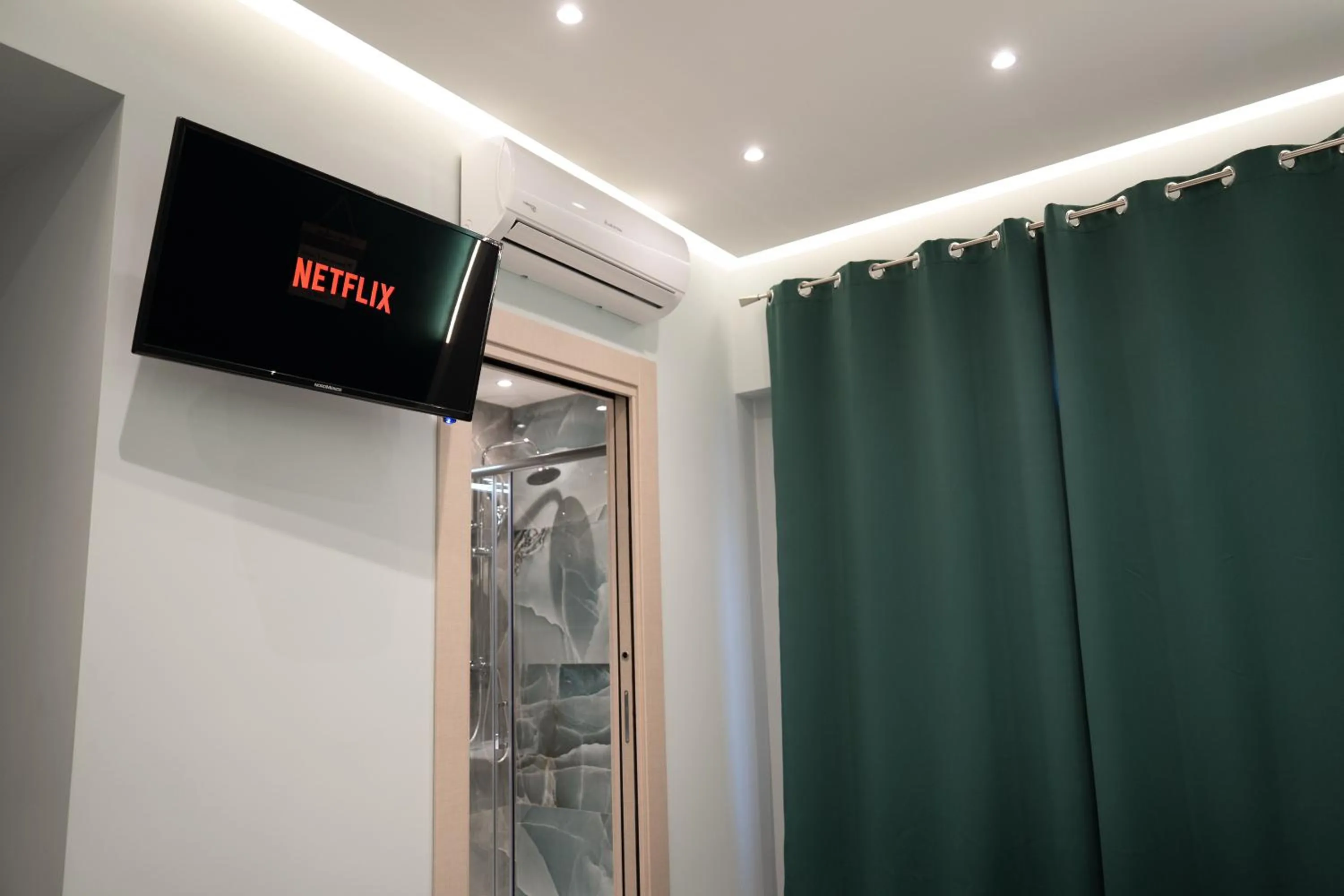 TV and multimedia in Napolitano Rooms - Central Station