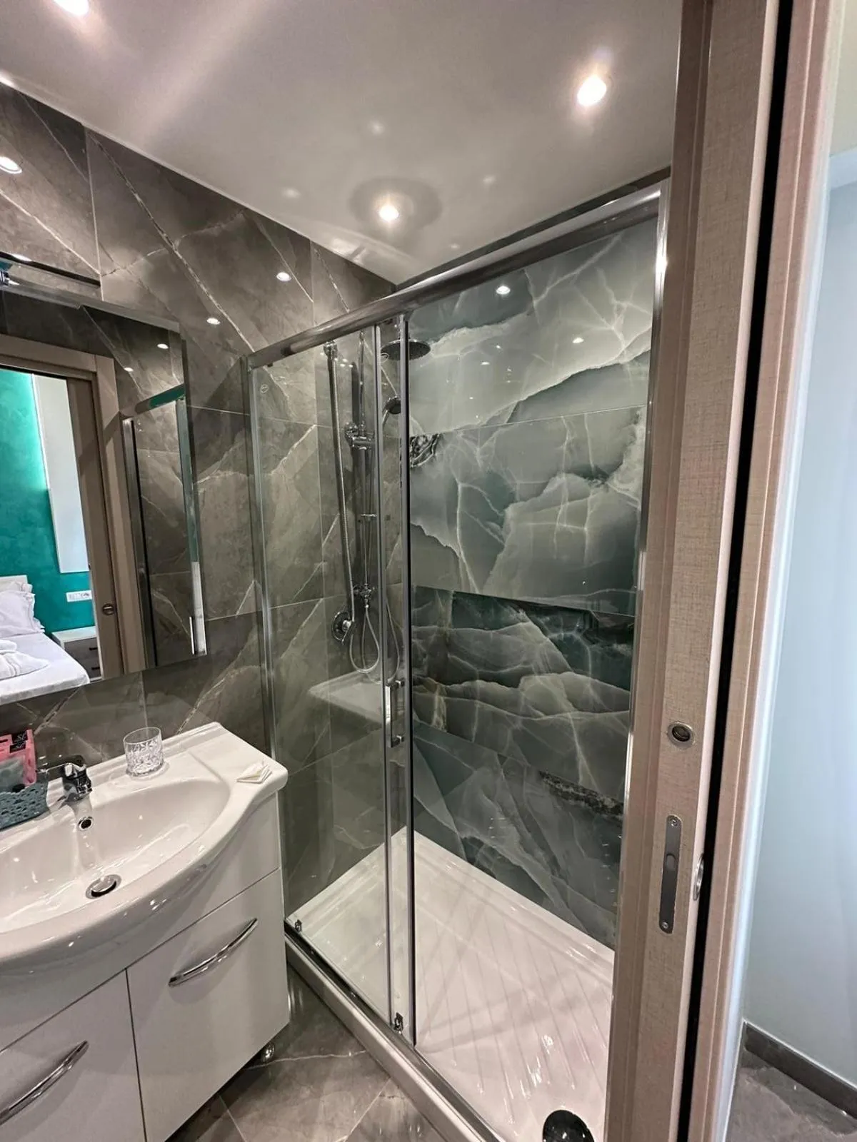 Shower in Napolitano Rooms - Central Station