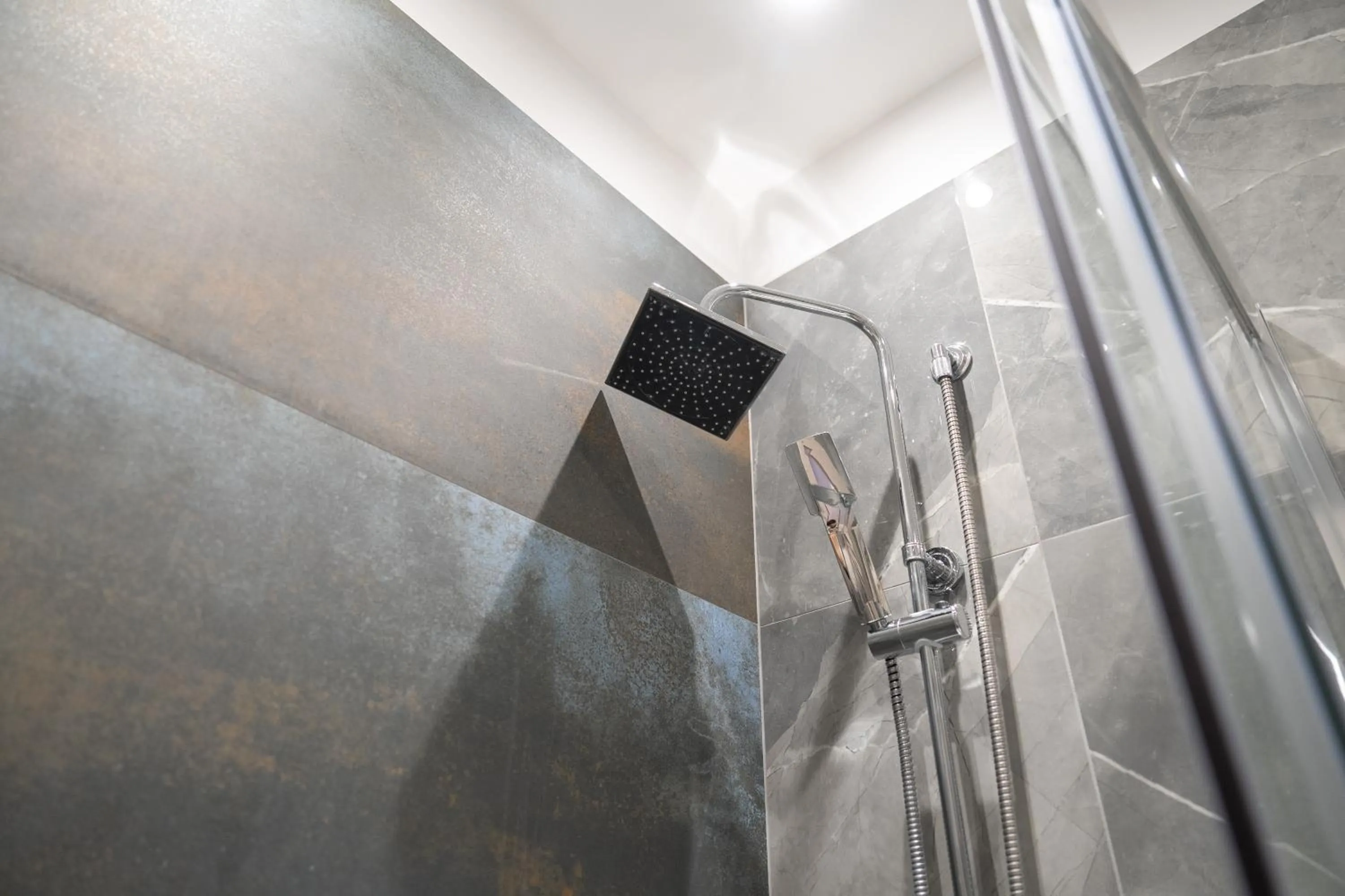 Shower in Napolitano Rooms - Central Station