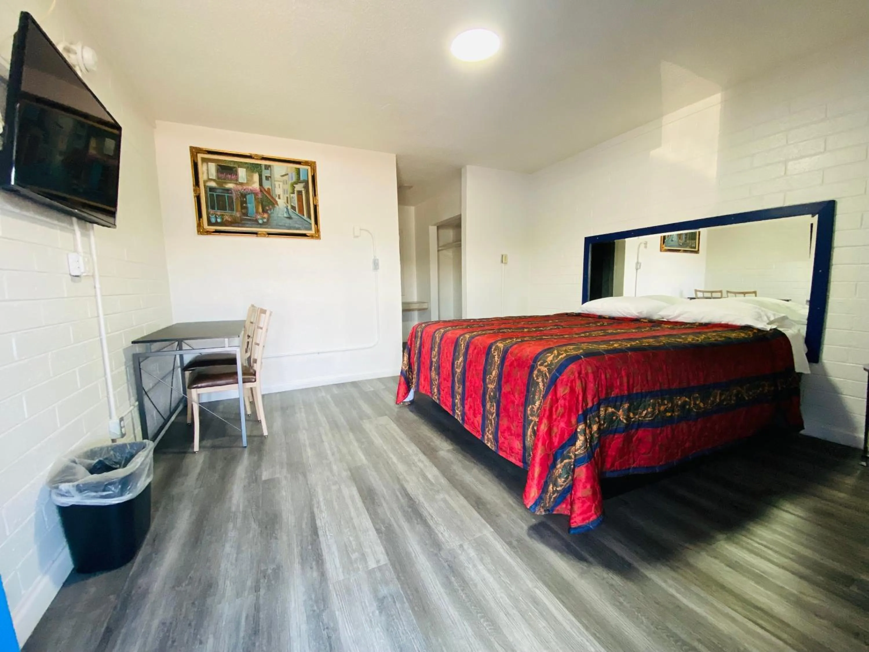 Photo of the whole room in Lucky cuss Motel