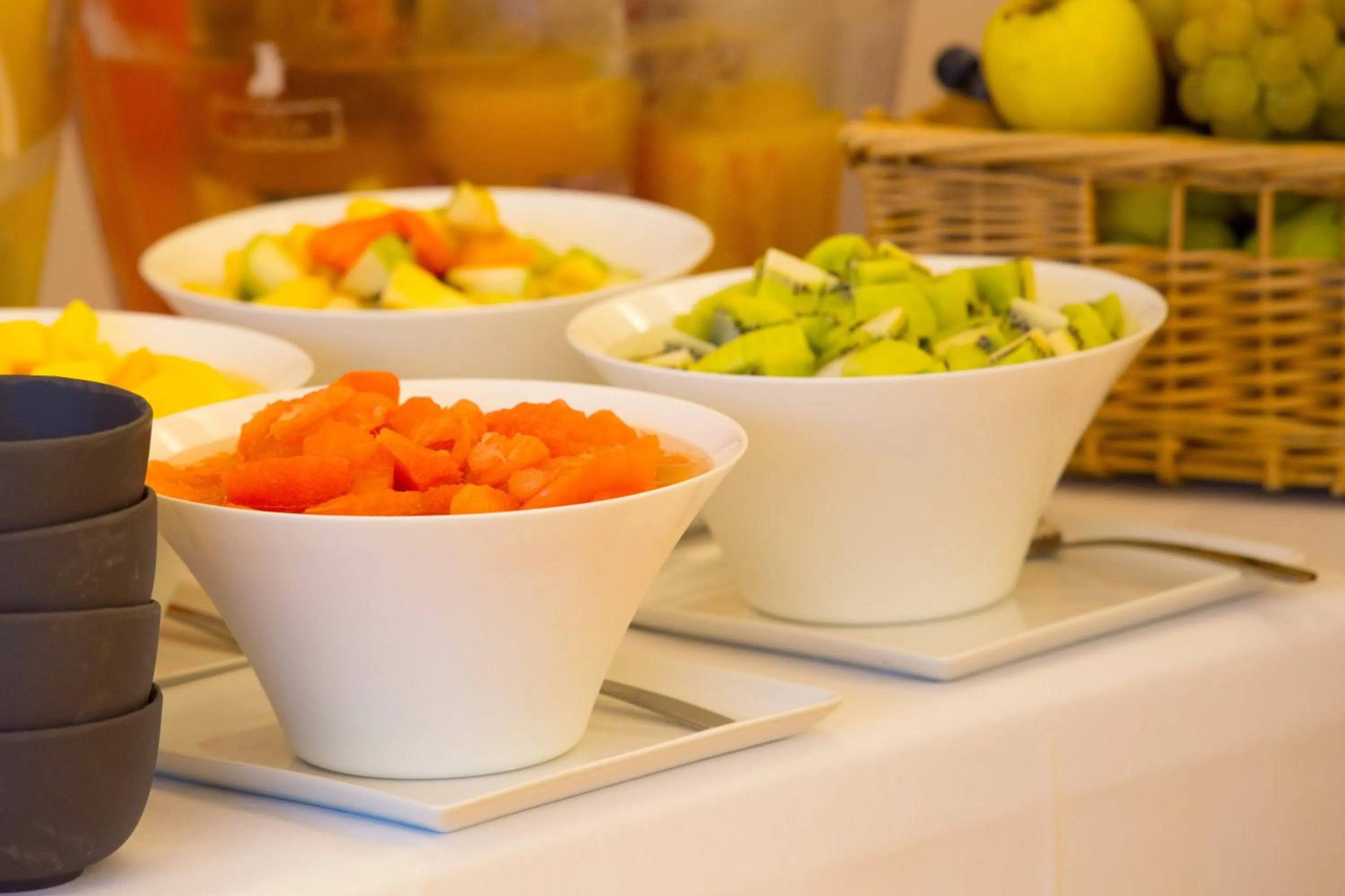 Food in HÔTEL C SUITES chambres spacieuses