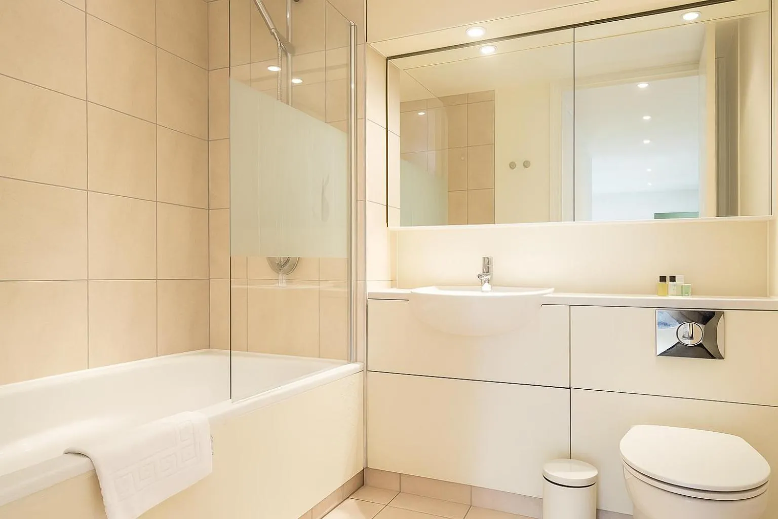 Bathroom in Still Life St Paul's Executive