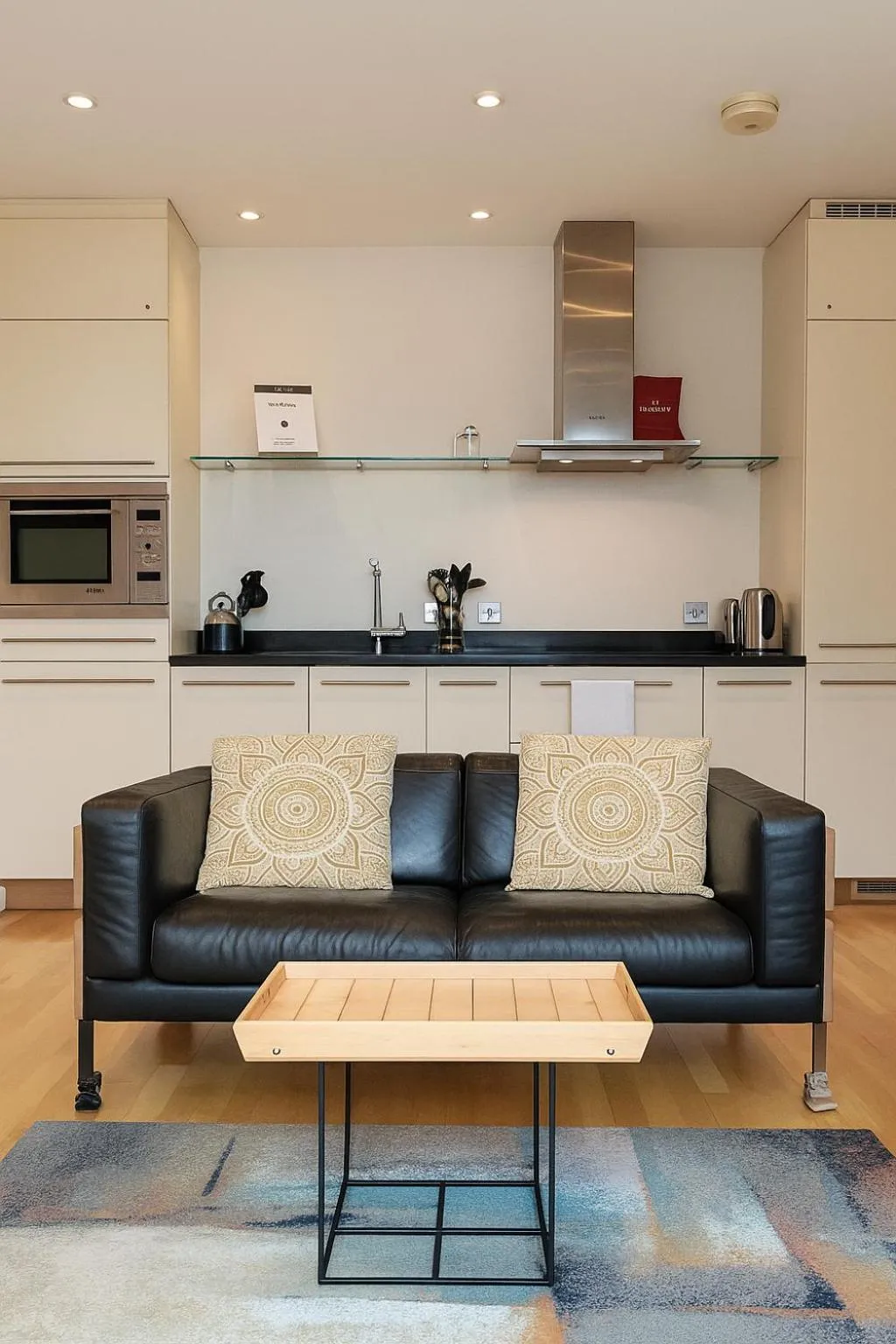 Kitchen or kitchenette in Still Life St Paul's Executive