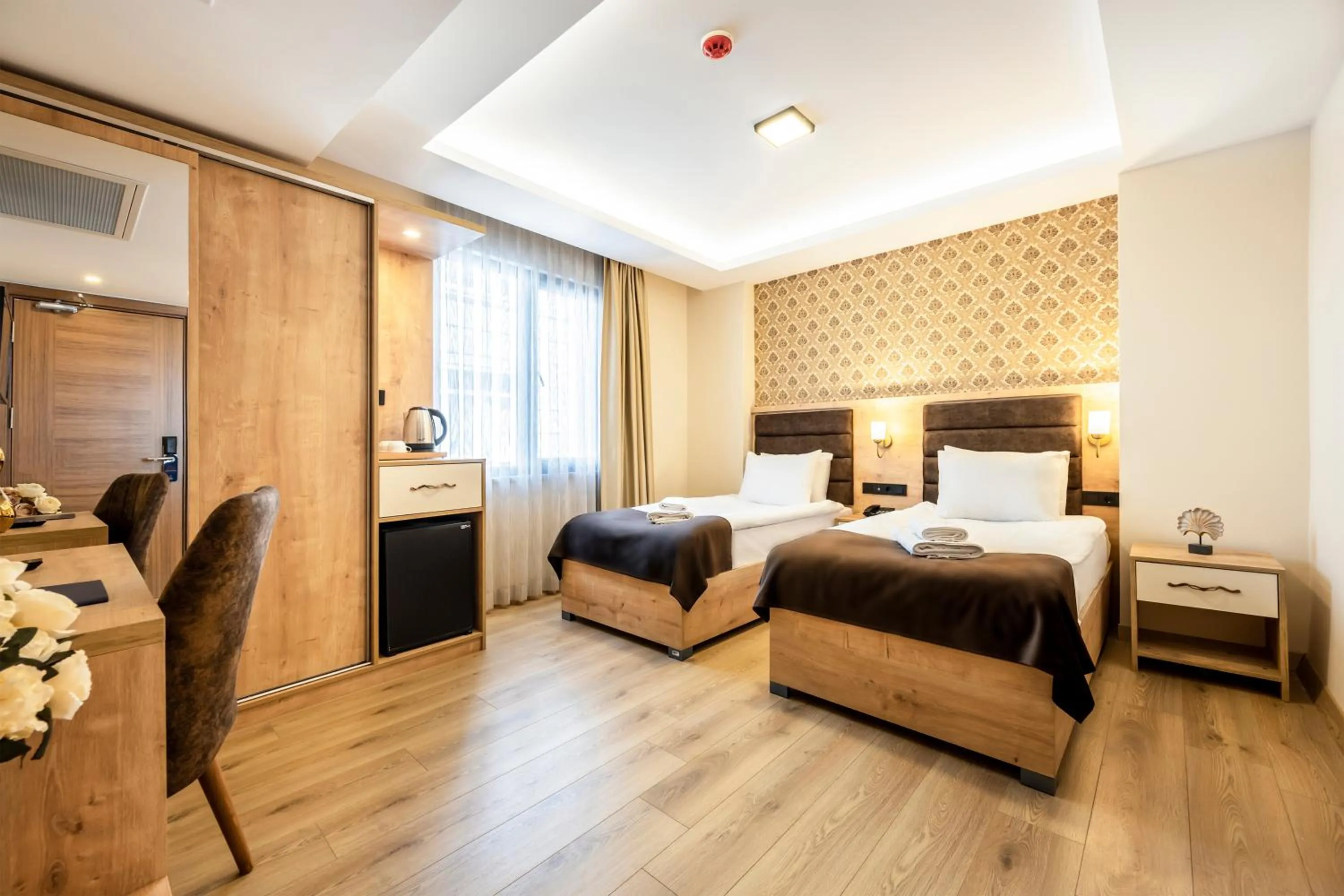 Photo of the whole room, Bed in Emin Palace