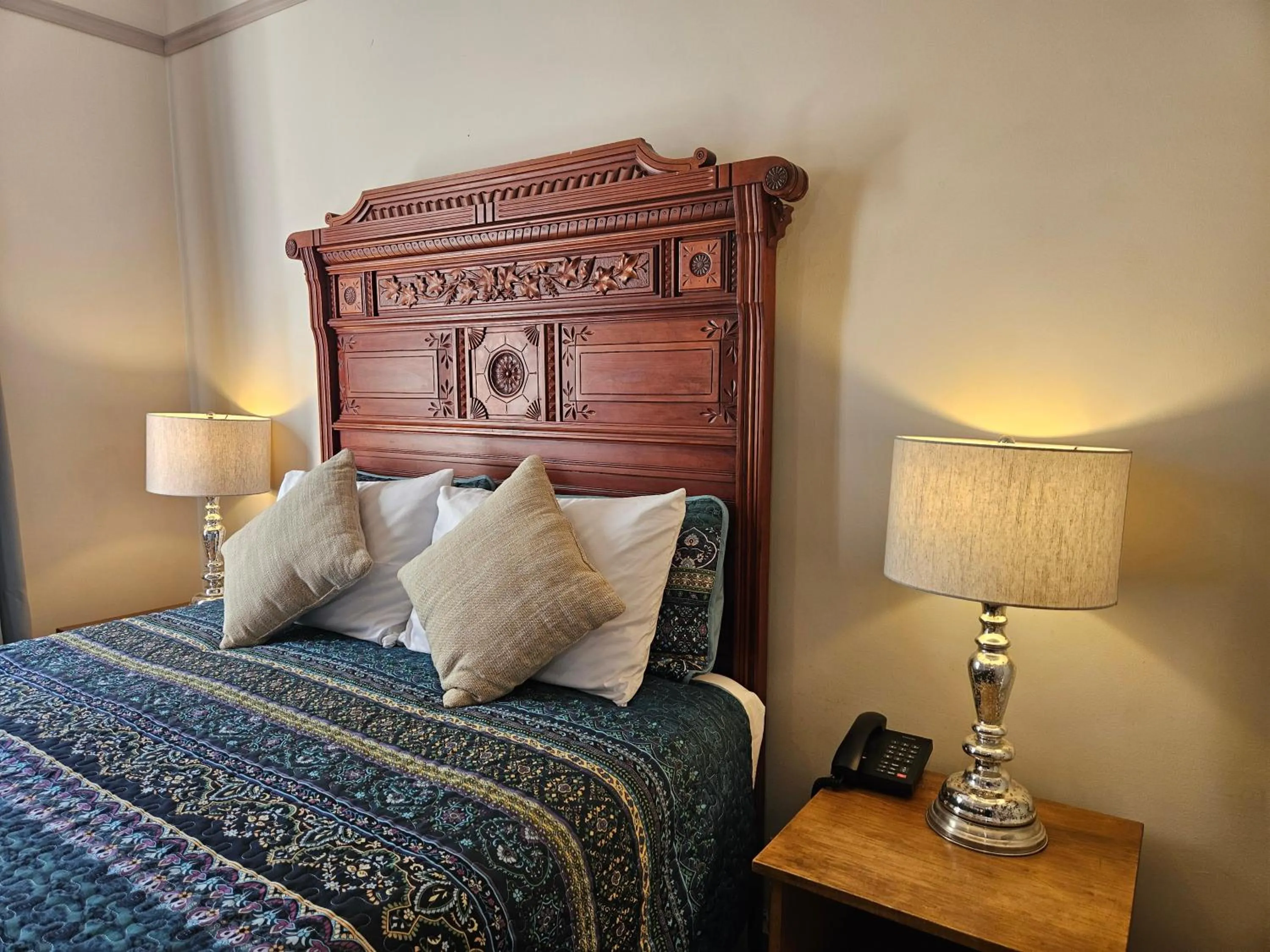 Bed in Hotel Planter