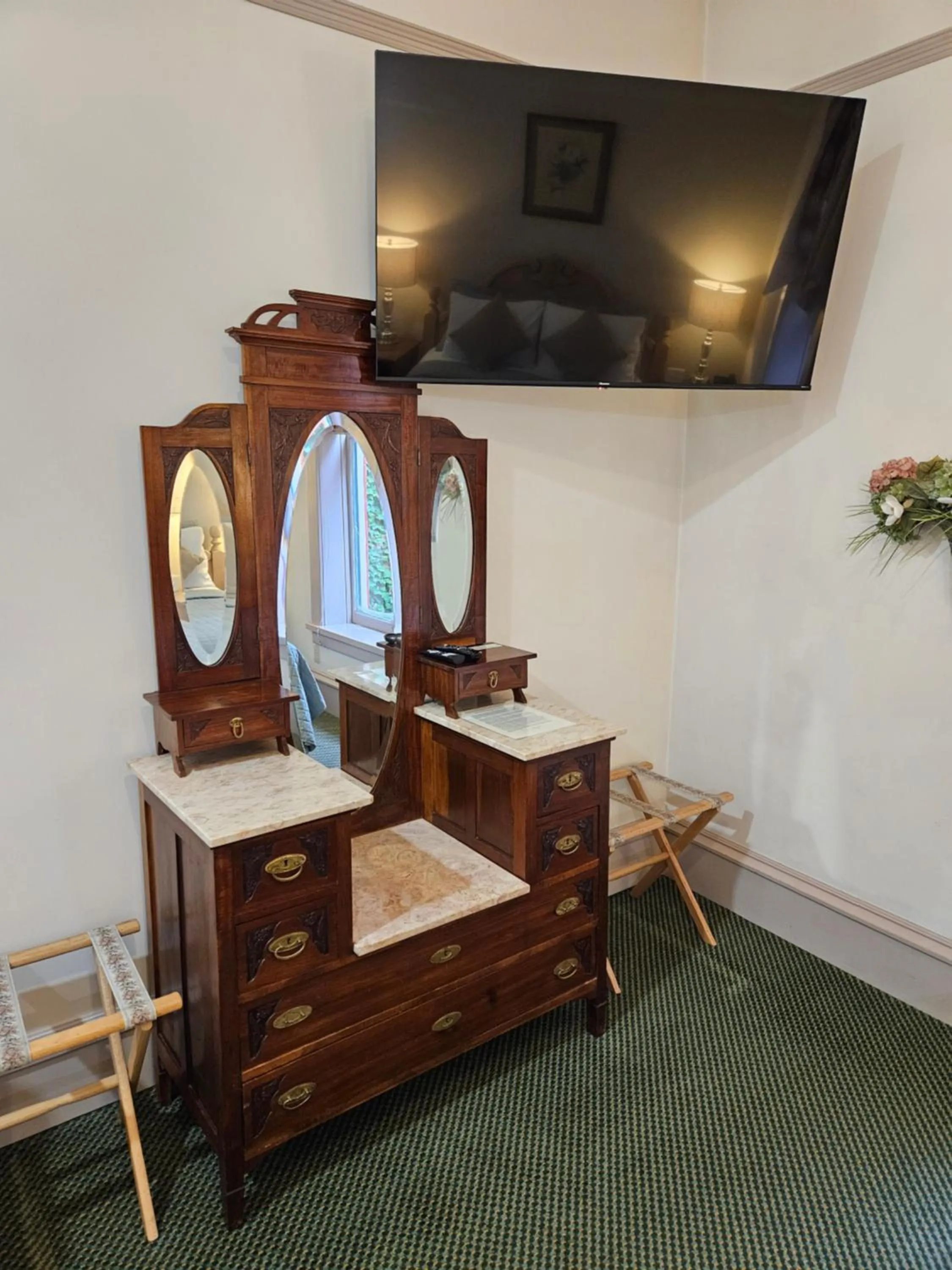 TV and multimedia in Hotel Planter