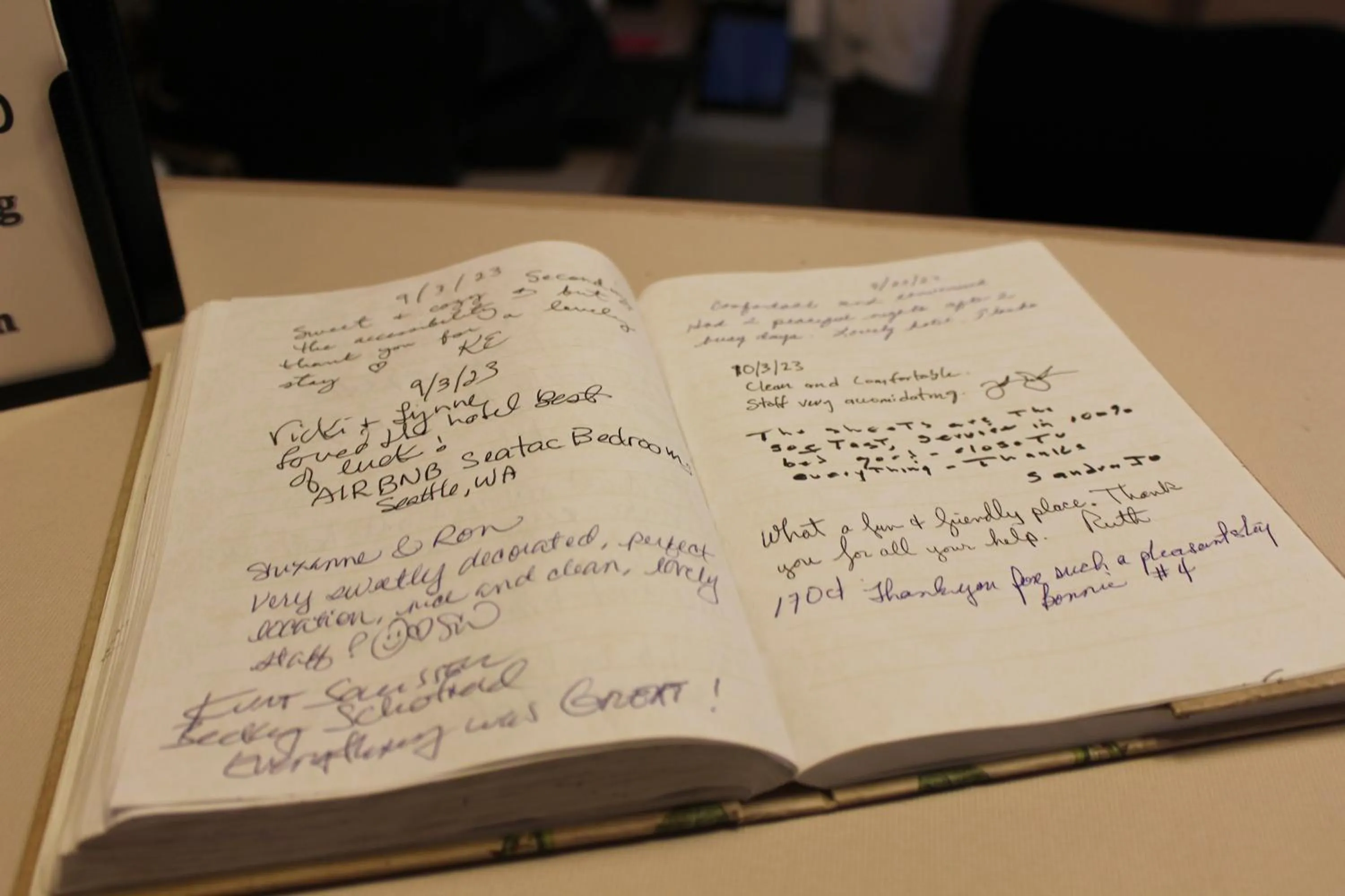 Text overlay in Hotel Planter