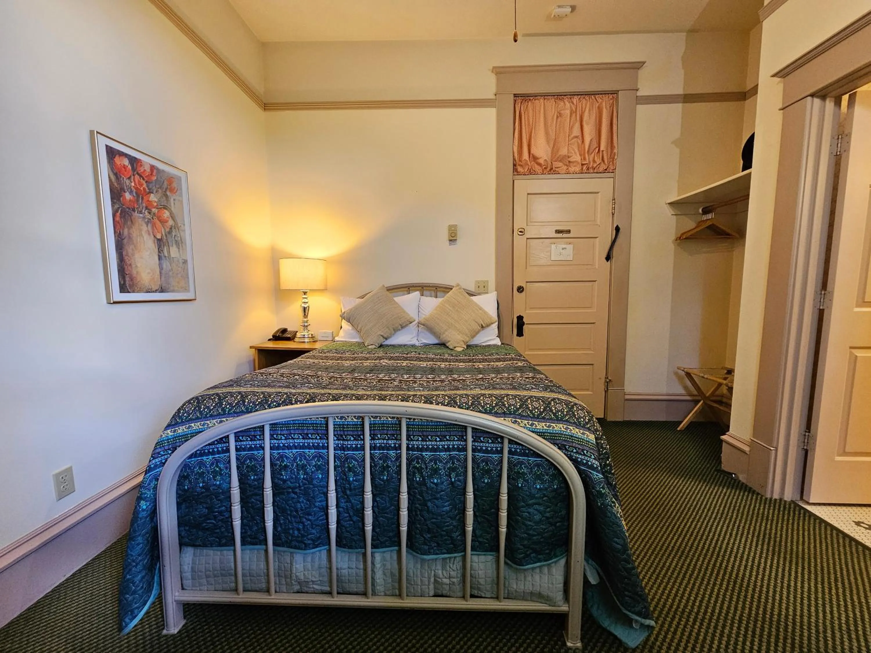 Bed in Hotel Planter