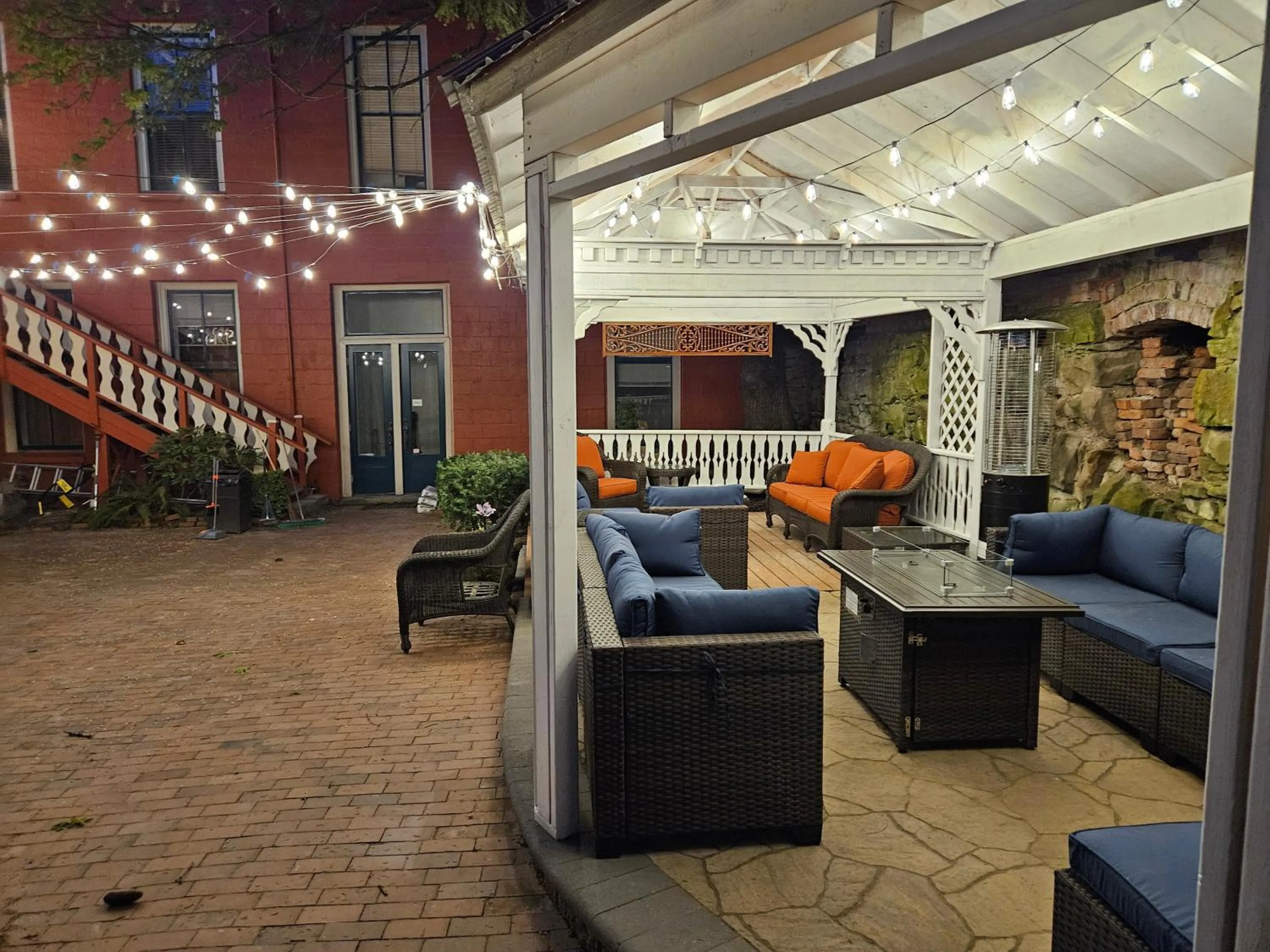 Property building in Hotel Planter