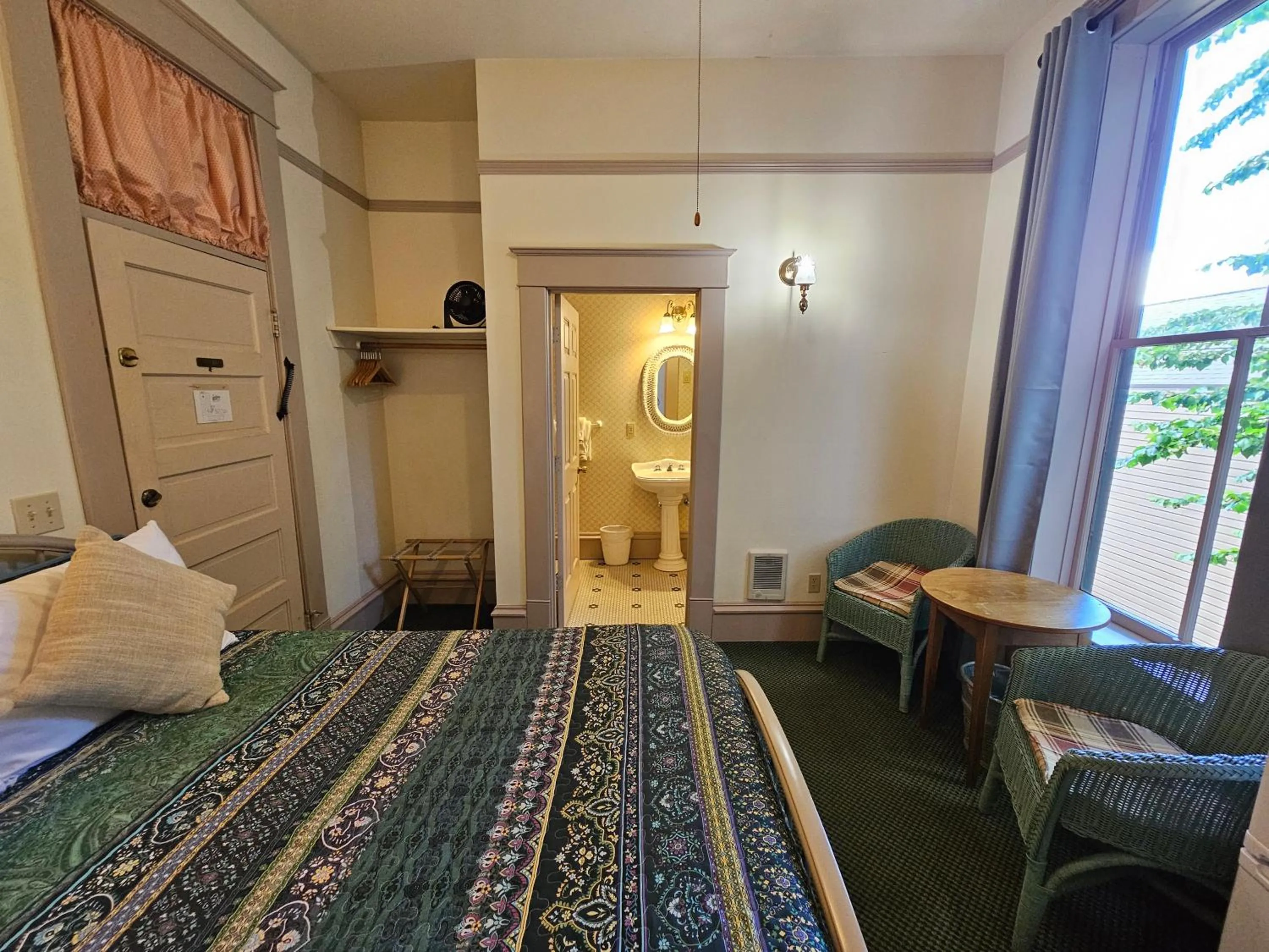 Bed in Hotel Planter