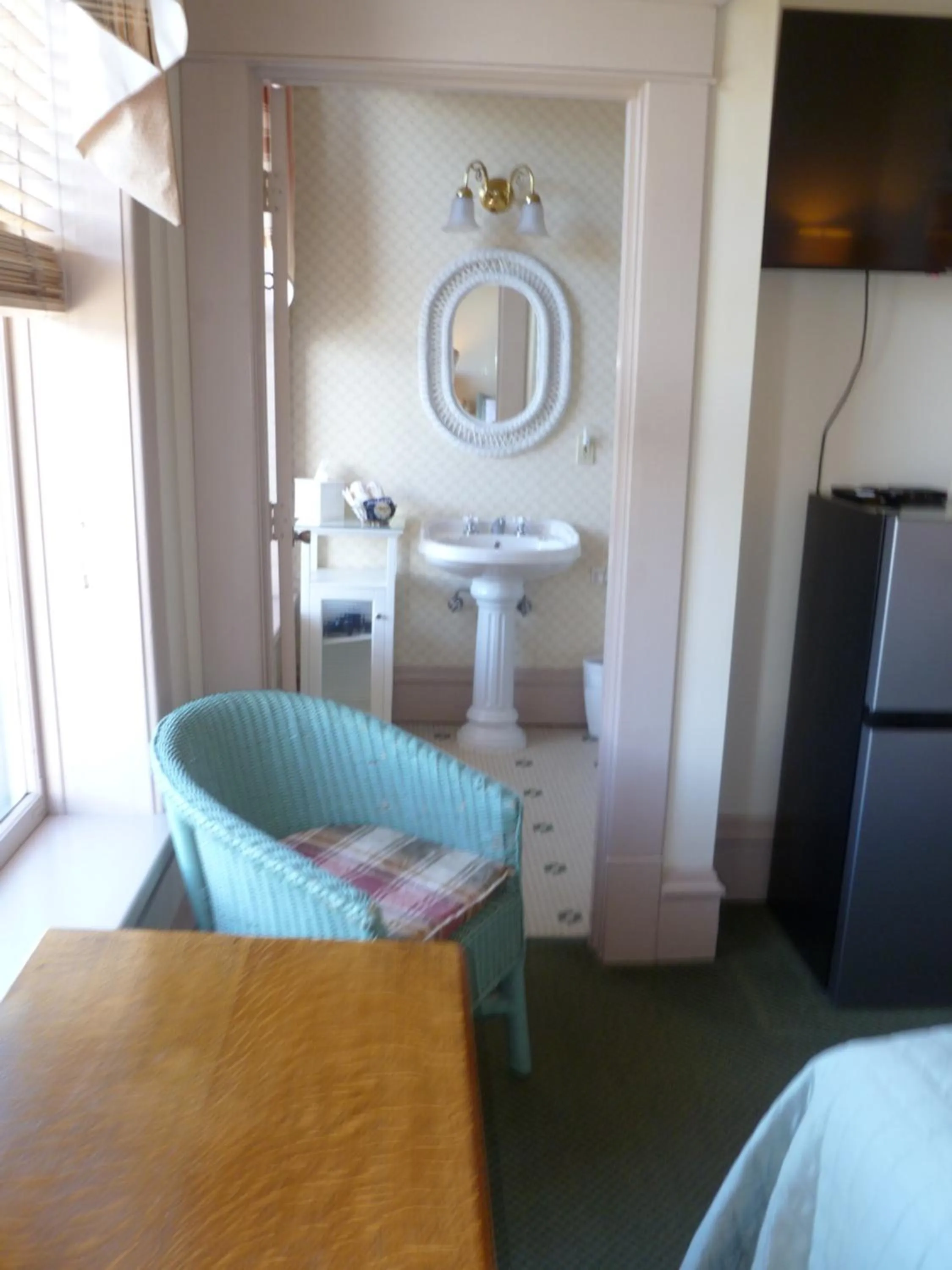 Bathroom, Bed in Hotel Planter
