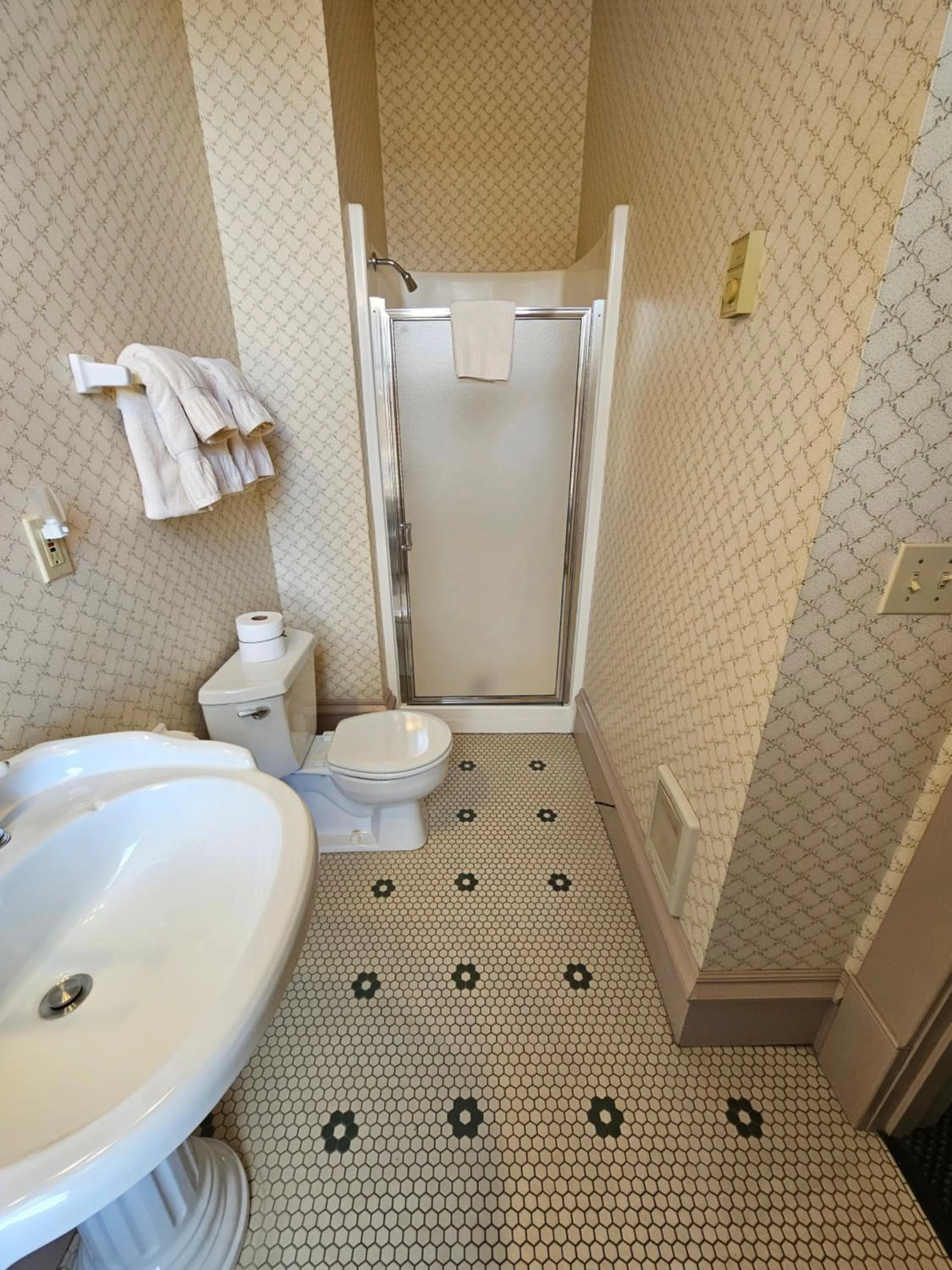 Shower in Hotel Planter