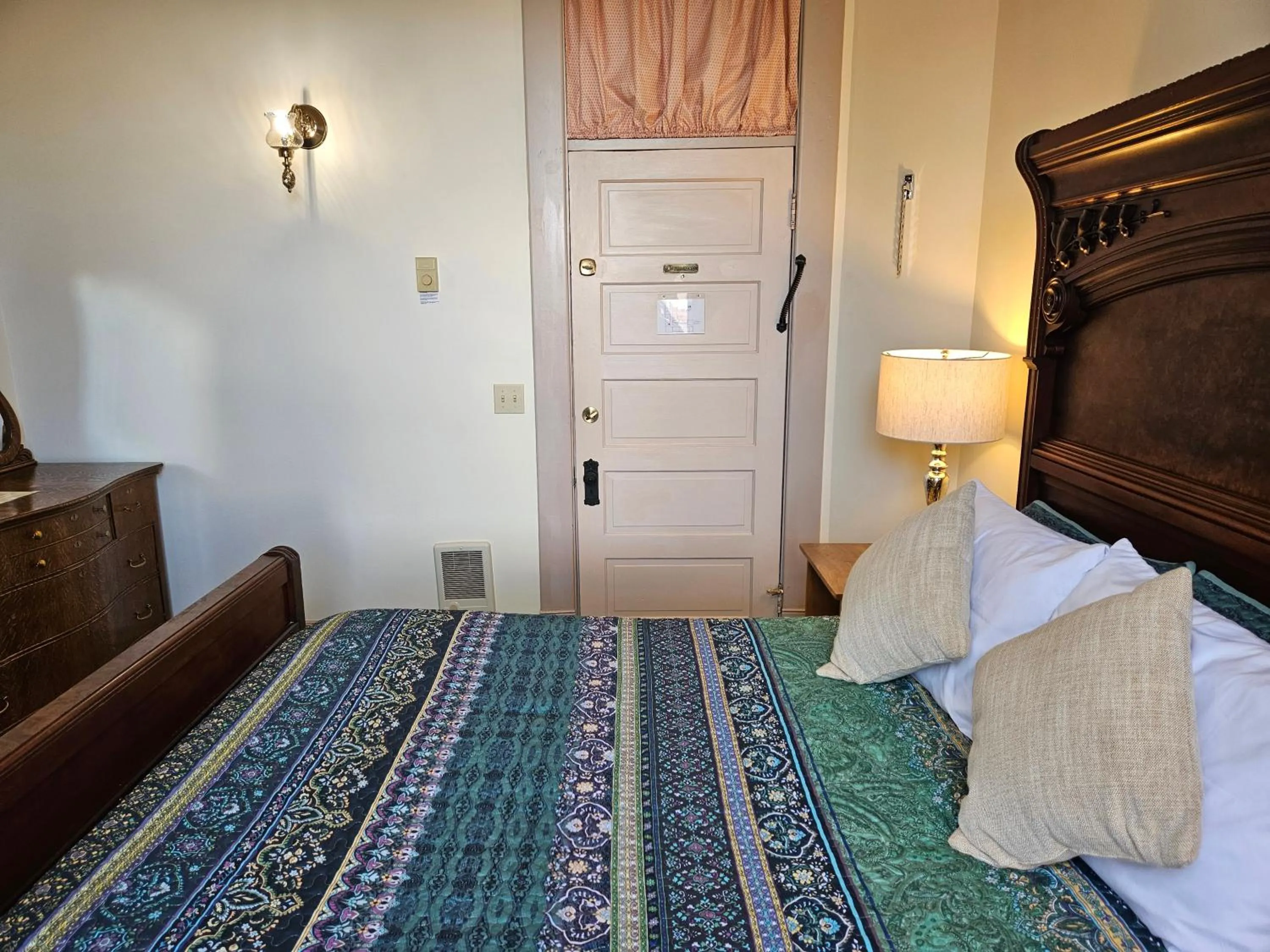 Bed in Hotel Planter