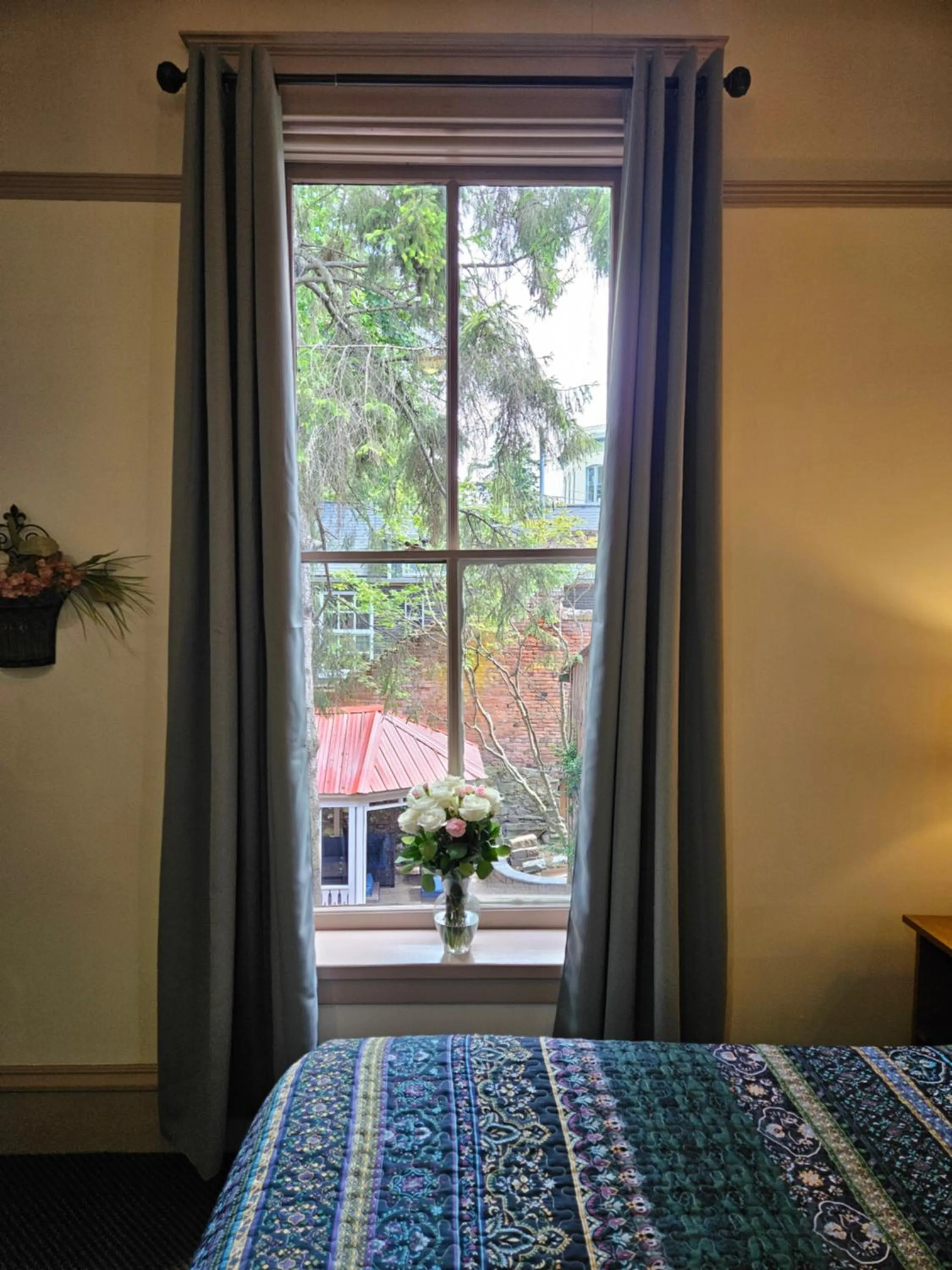 Bed in Hotel Planter