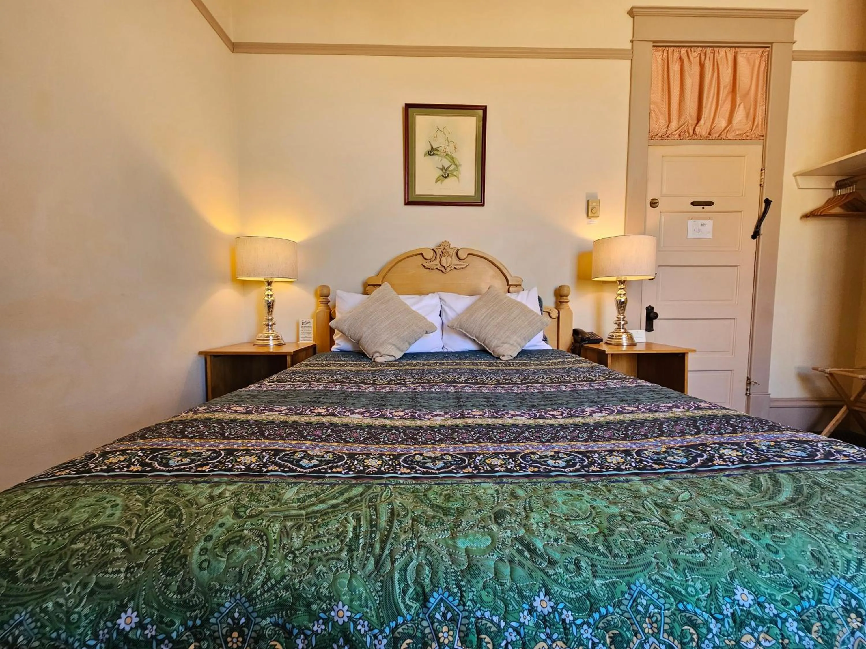 Bed in Hotel Planter