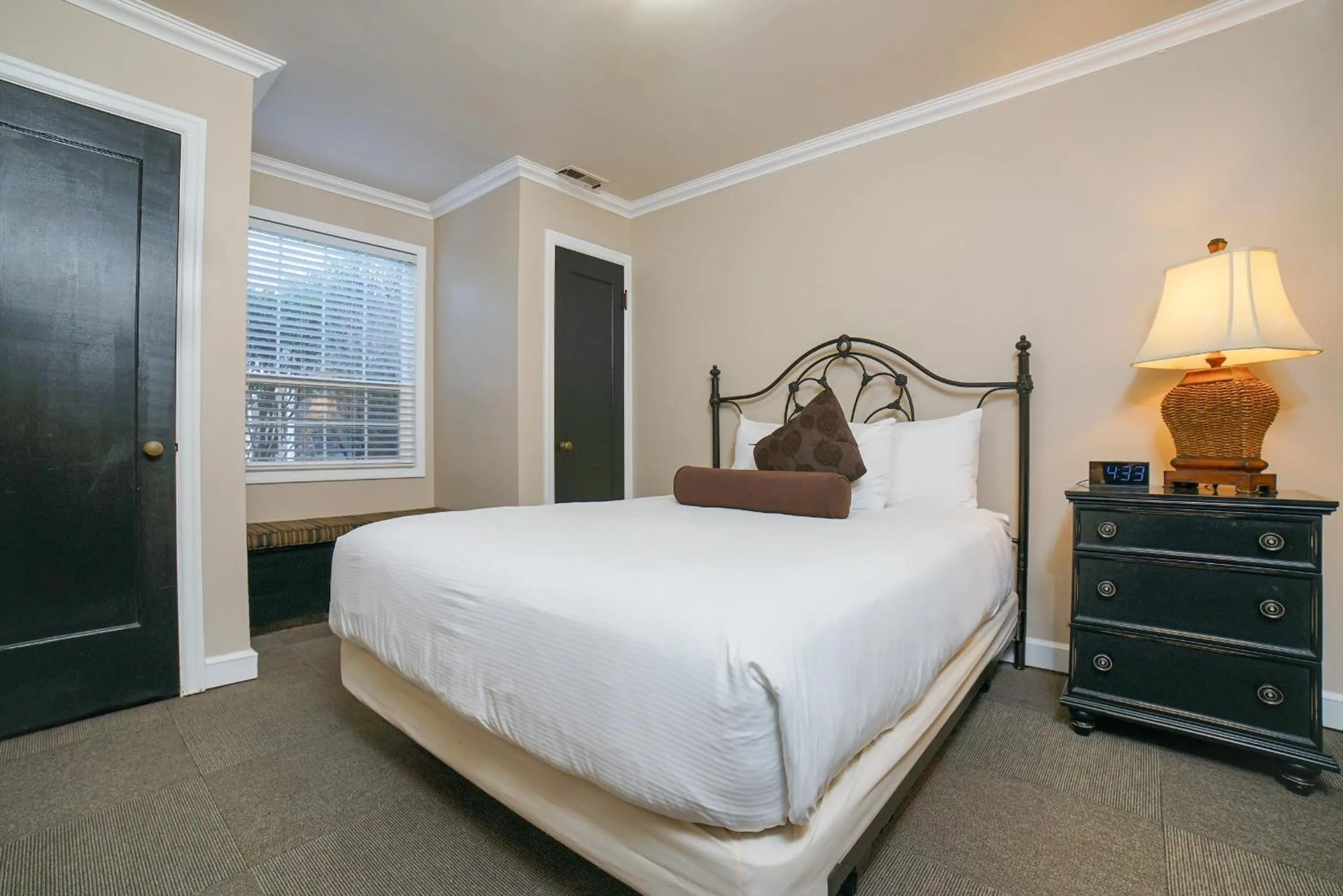 Bedroom, Bed in Ecola Creek Lodge