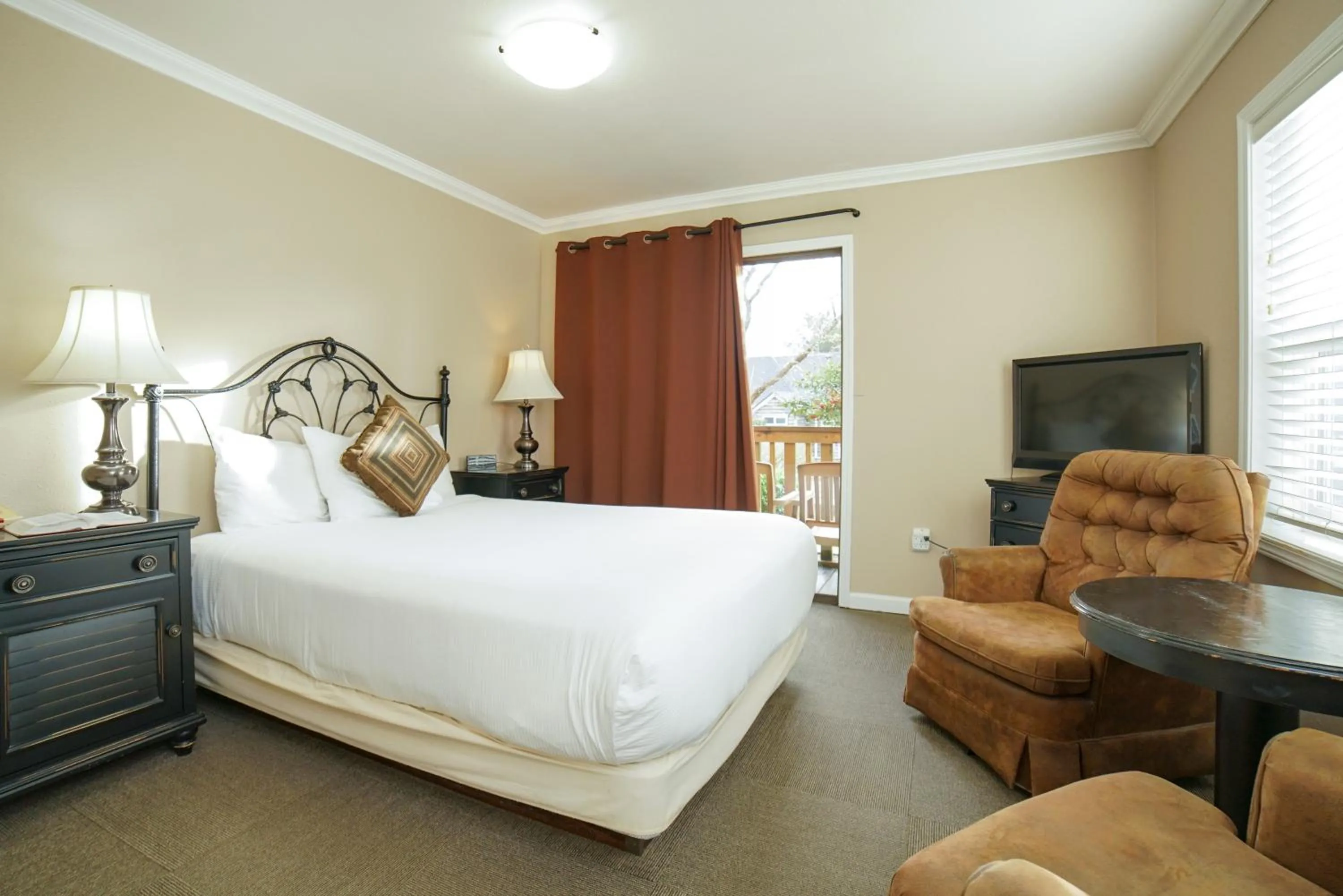 Bed in Ecola Creek Lodge