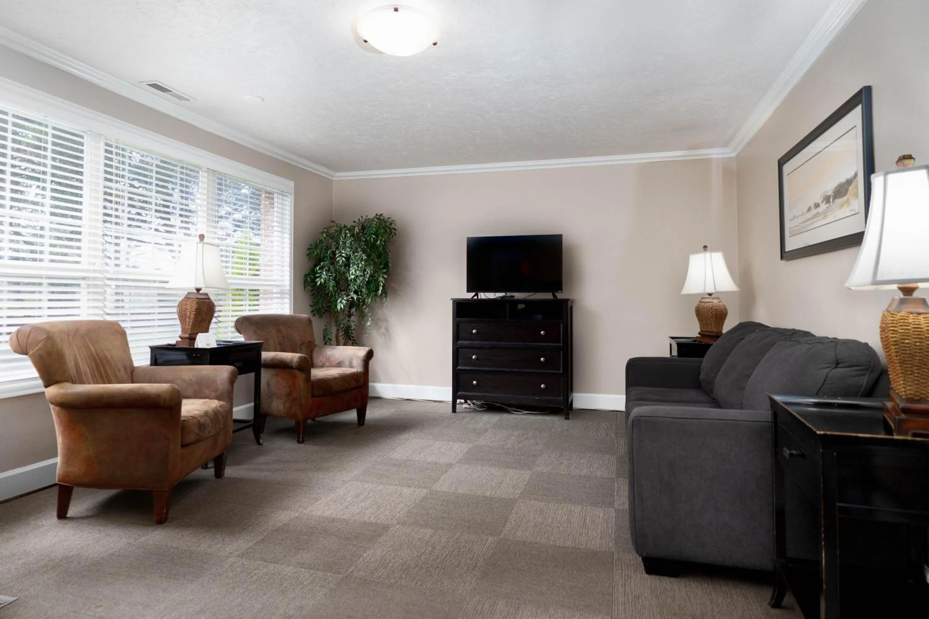 Living room in Ecola Creek Lodge