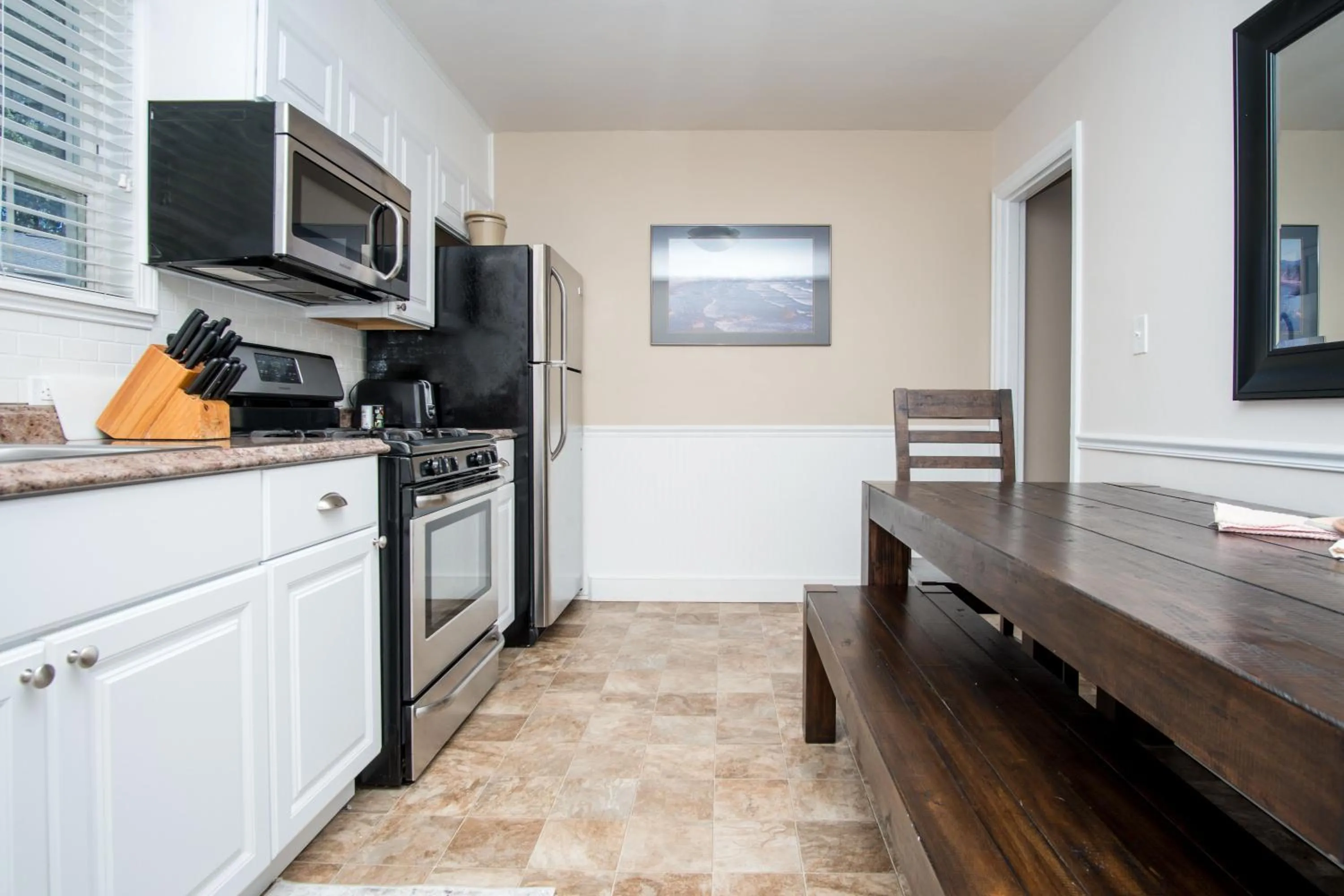 Kitchen or kitchenette in Ecola Creek Lodge