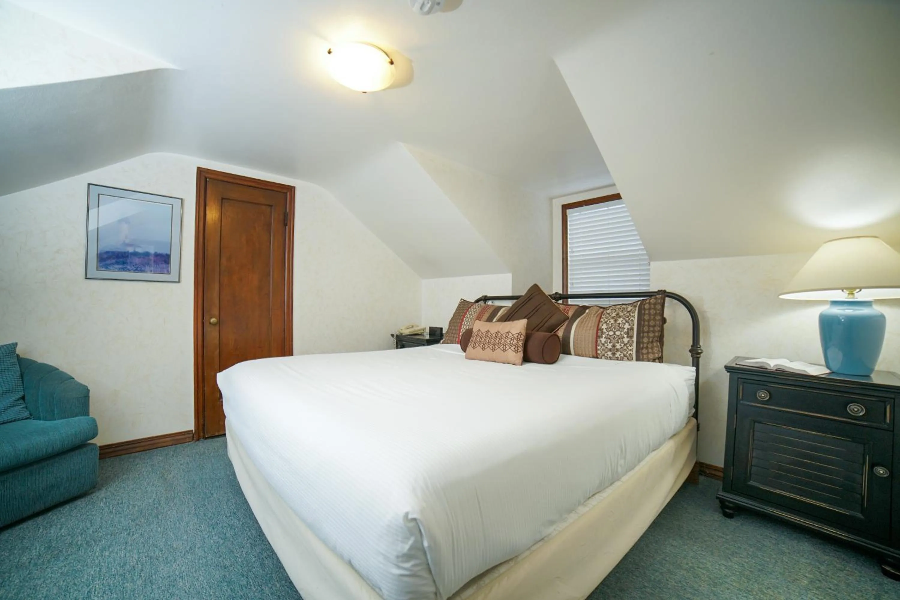 Bed in Ecola Creek Lodge