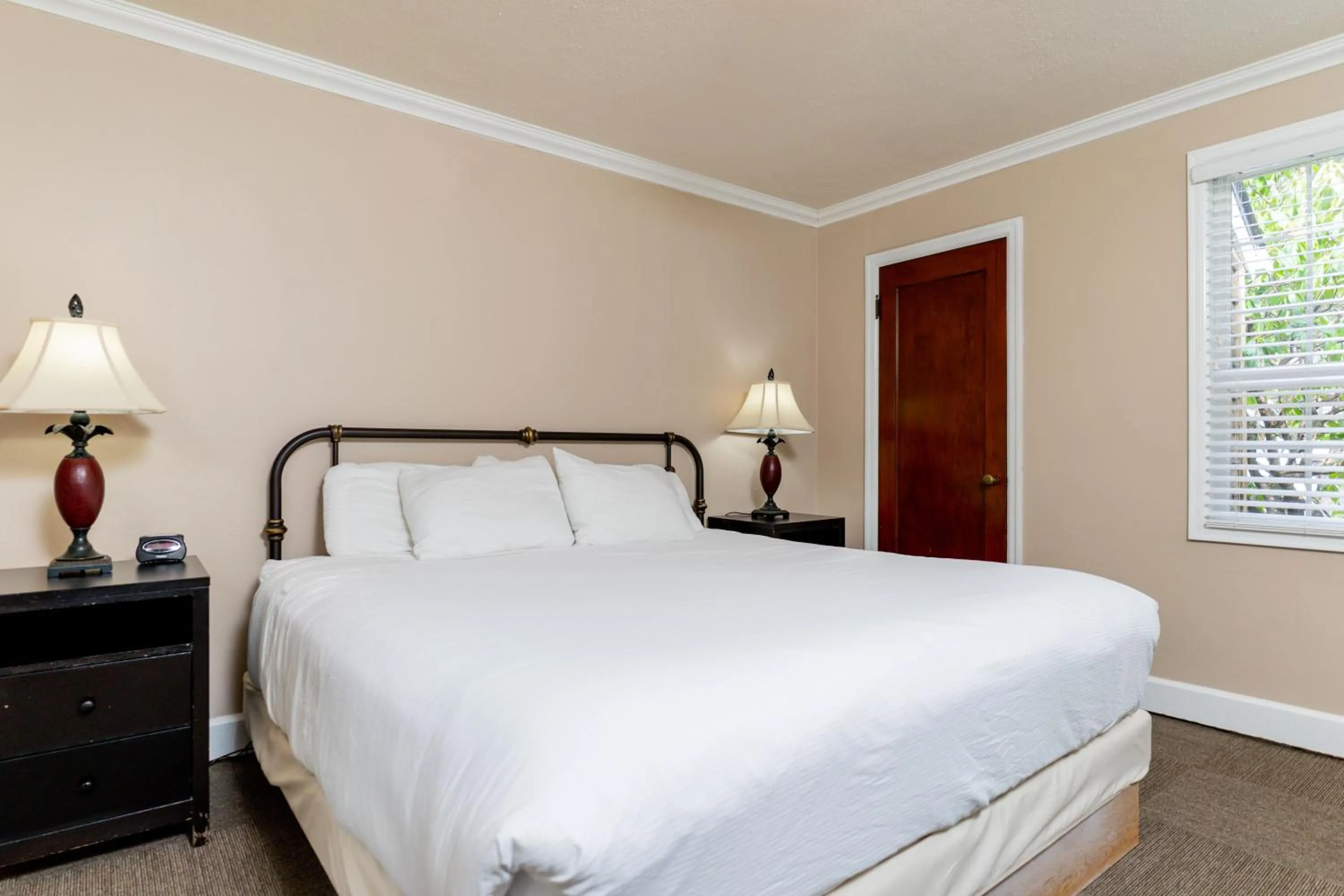 Bedroom, Bed in Ecola Creek Lodge