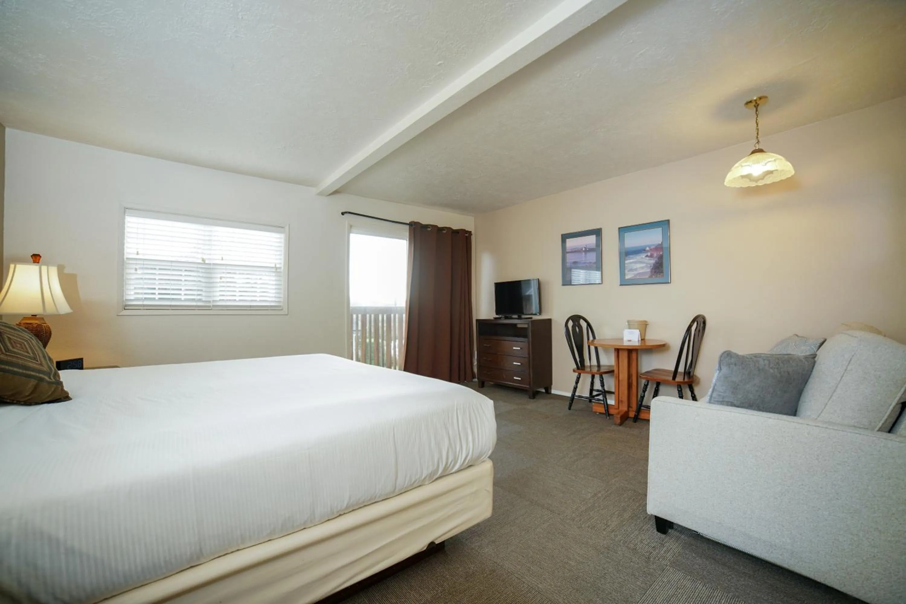 Bed in Ecola Creek Lodge