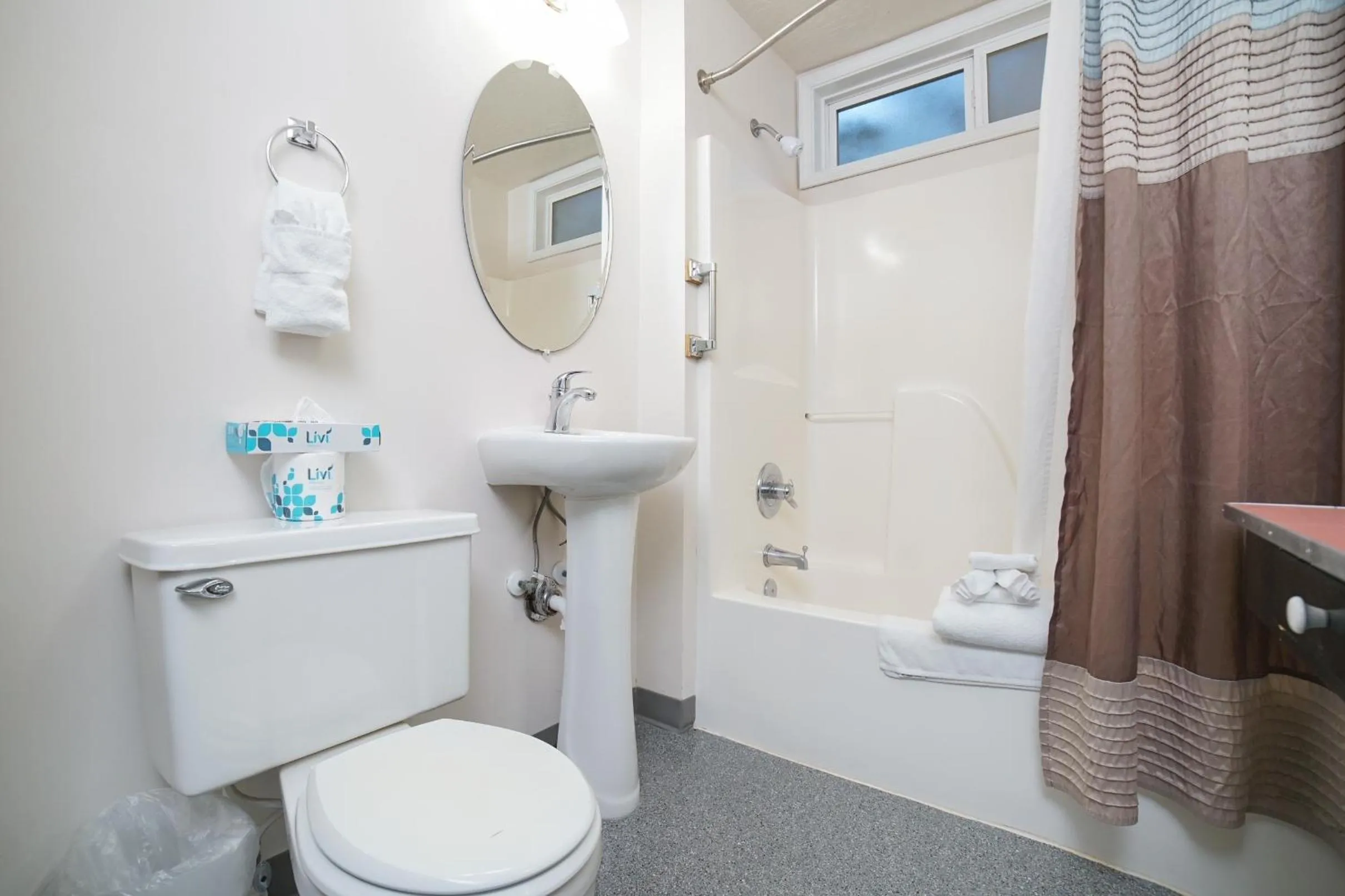 Bathroom in Ecola Creek Lodge