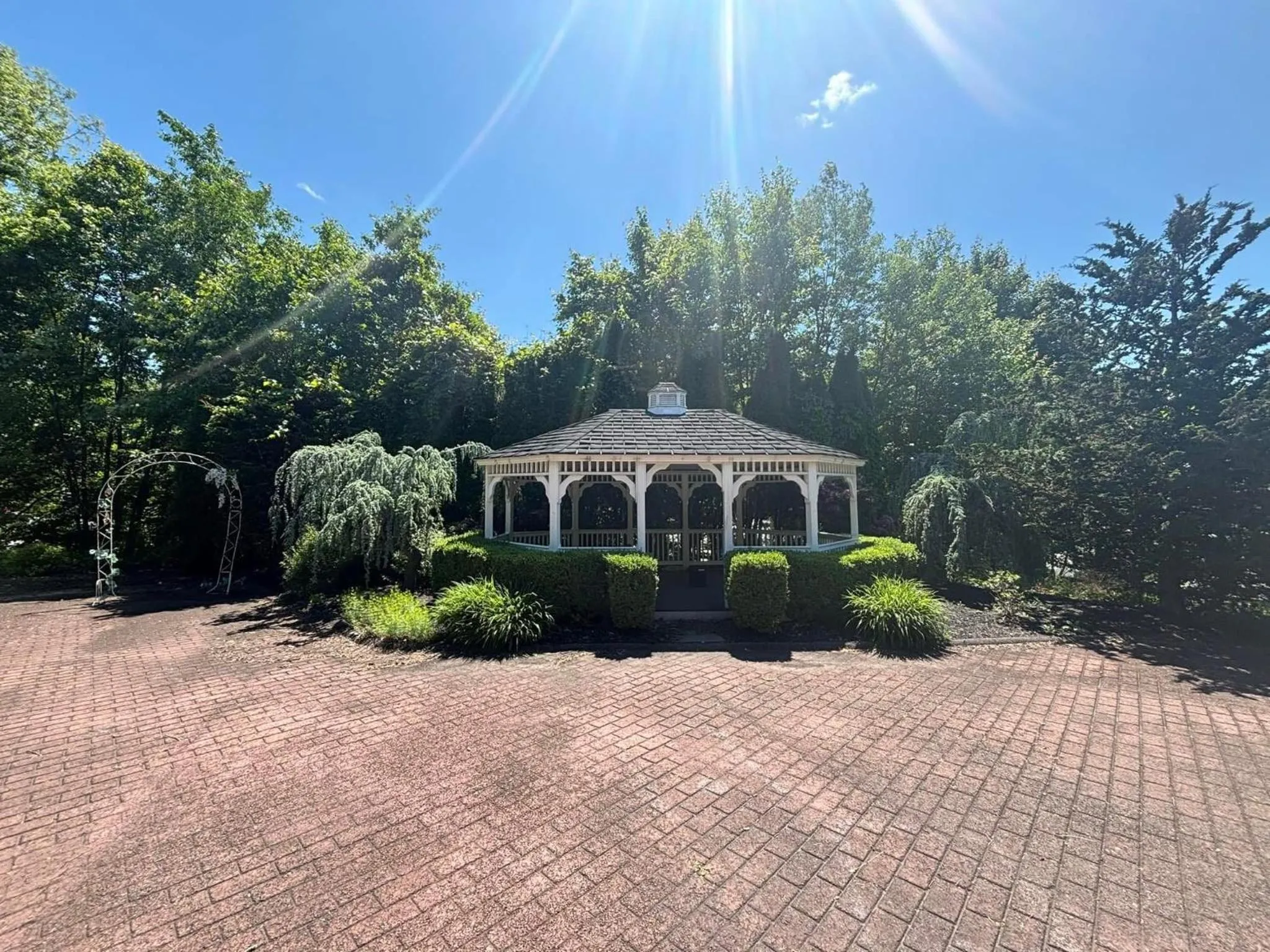 Garden in Best Western Plus Clarks Summit Scranton Hotel