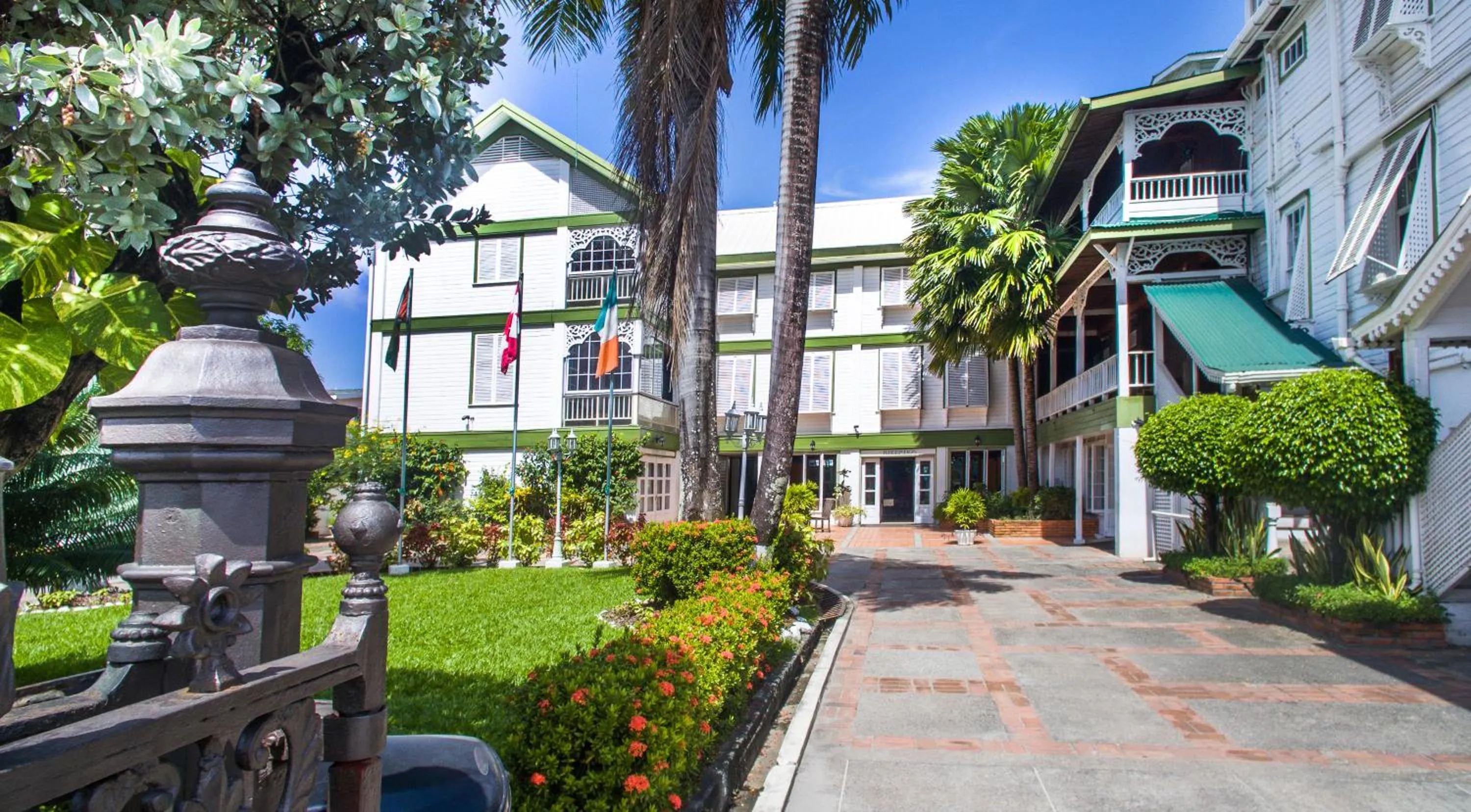 Facade/entrance in Cara Lodge Hotel