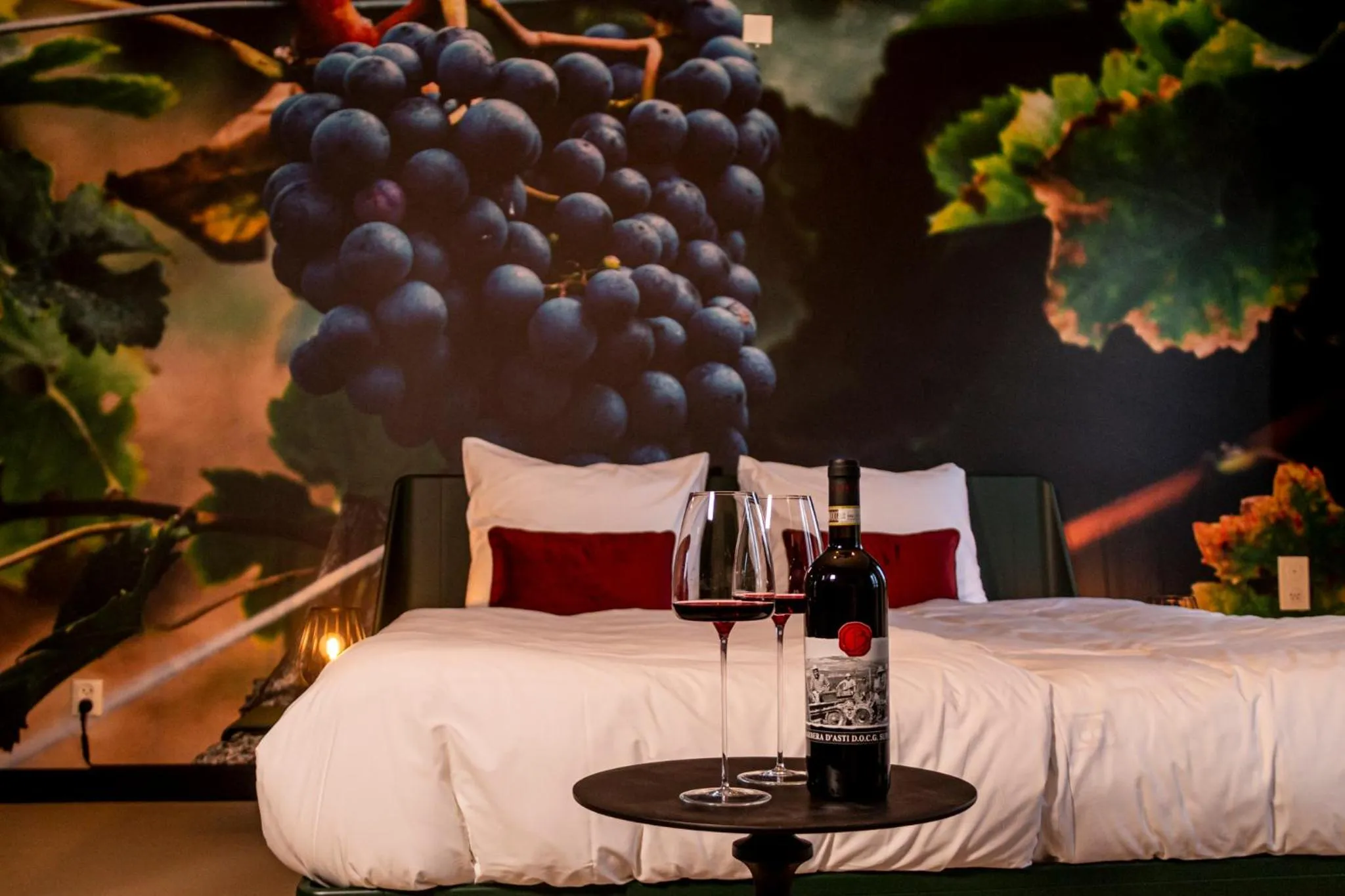 Photo of the whole room, Bed in Dormio Wijnhotel Valkenburg