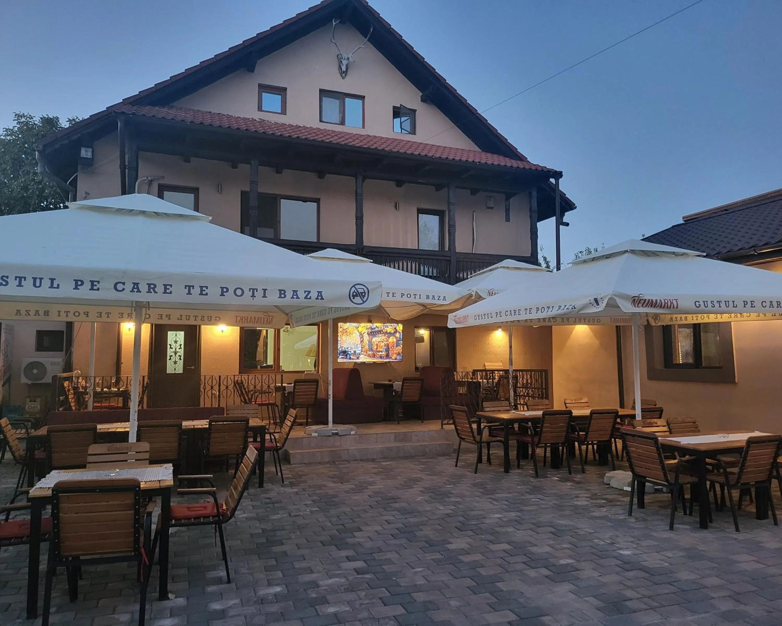 Restaurant/places to eat in Adac Boutique Hotel